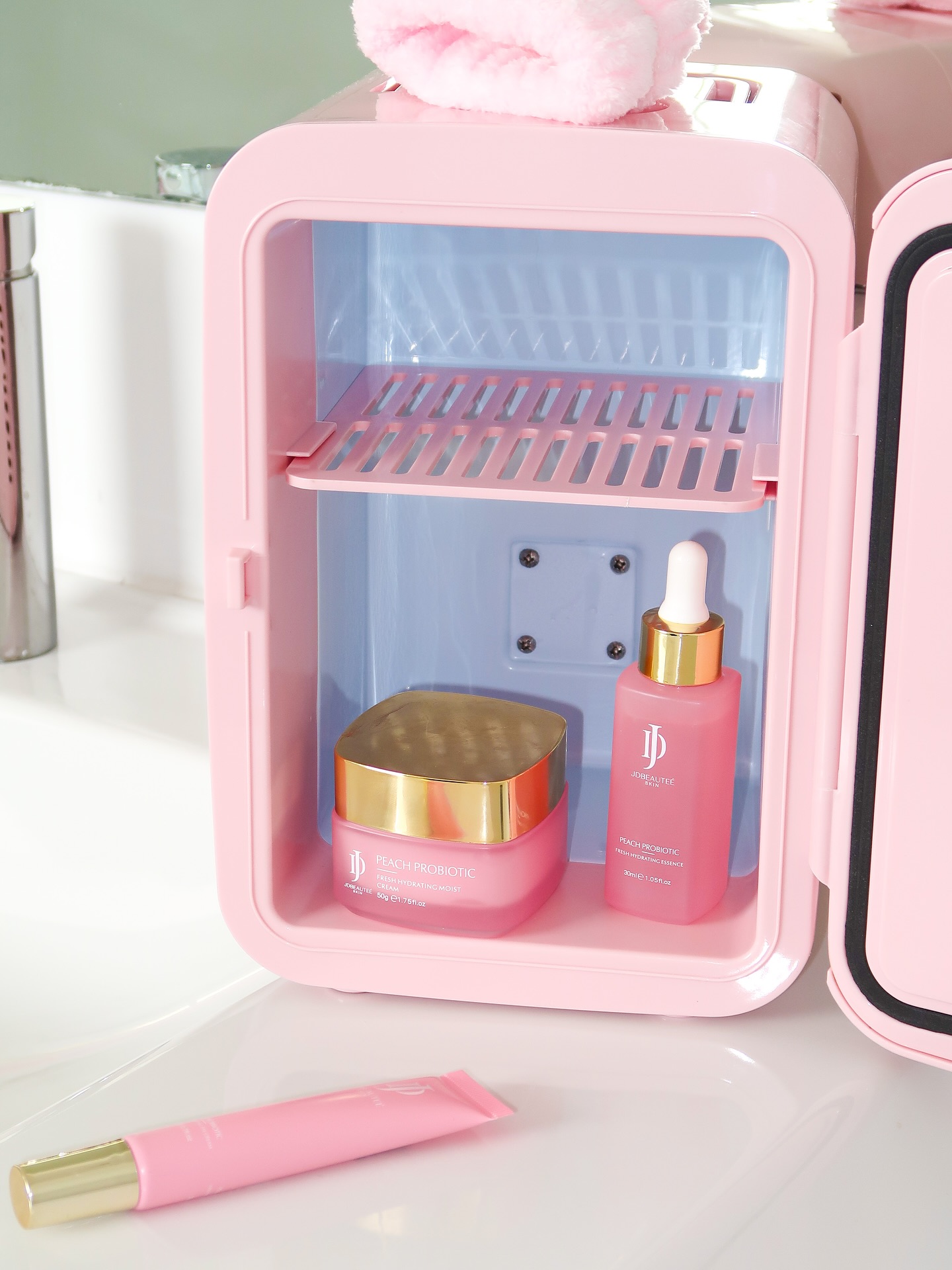 Tell me why chilled skincare feels like a whole luxury moment 🧊💖 Cold essence = spa day vibes, and that cream straight from the fridge? Heavenly. 🍑
Would you keep your skincare in a mini fridge or nah? 👀 Comment below ⬇️ use code : save15 for 15% off your entire order 💌
#skincareasmr #skincareset #koreanskincareaddict #koreanskincareph #koreanskincareroutine #skincarejunkies #explore #explorepage #skincareaddicted #skincareroutinetips #skincareroutine #jdbeautee #explore