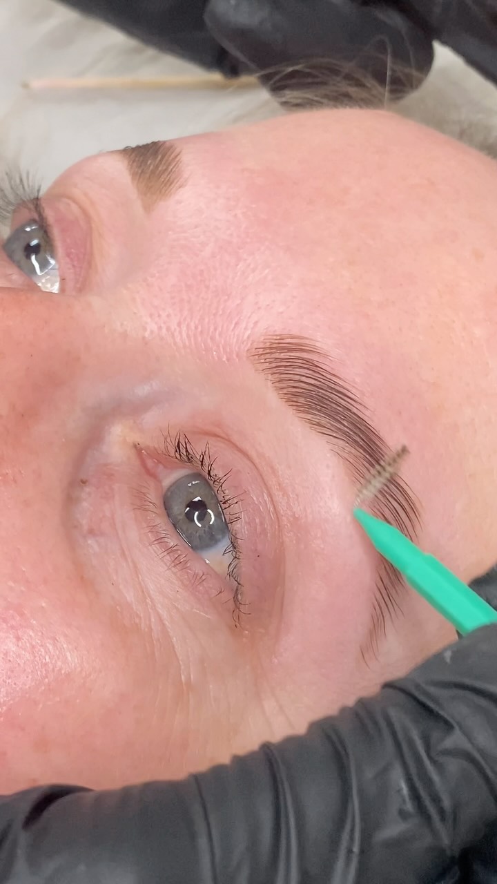 ✨ from sad to snatched ✨
This is the power of brow lamination + hybrid tint 🎨
👉 Lamination lifted her natural brow hairs
(just look how the tail of the brows transforms the entire face! 😍)
👉 Hybrid tint added depth + definition
(even blondes benefit from just a touch of colour ✨)
The result?
A lifted, brighter, more youthful look — without makeup 💕
If you’re training in brows, remember this:
It’s not just about the product you use…
It’s about understanding how brows affect the whole face 👀
💡 Want to learn how to create transformations like this?
My 1:1 training courses give you the skills — and the lifelong support — you need to succeed.
#browlaminationtraining #hybridbrowtint #browtintcourse #browtraininguk #browartistsuk #broweducation #browartistlife #beautybusinessuk #torbaybrows #devonbrows #exeterbrows #torquaybrows #newtonabbotbrows