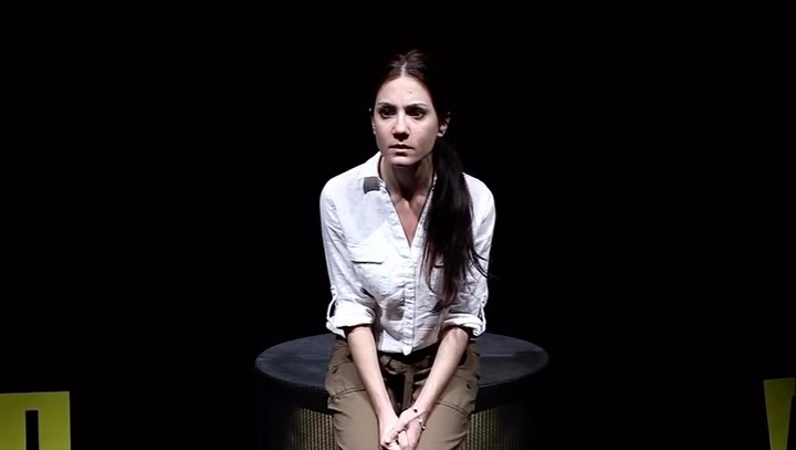 Stasera in Lombardia con LO SCHIFO_OMICIDIO NON CASUALE DI ILARIA ALPI NELLA NOSTRA VENTUNESIMA REGIONE
#ilariaalpi, giornalista del Tg3 fu assassinata assieme al suo cameraman #miranhrovatin nel 1994 a Mogadiscio. Alpi stava lavorando ad un’inchiesta sul traffico illecito di #armi e #rifiutitossici tra #italia e #somalia
Sono più di 200 i giornalisti uccisi a Gaza in meno di due anni.
Questo spettacolo, oggi, lo dedichiamo a loro e a tutti i professionisti dell’informazione nel mondo, oltraggiati e dileggiati, ammazzati mentre (e perché) svolgevano il proprio lavoro.
LO SCHIFO
di @stefanomassini.official
regia @giorgio.sangati.director
con @tringalide
produzione @teatrobresci
#teatro #teatrobresci #loschifo #giornalismo #giornalisti @giuliadiomaiuta @_articoloventuno_ @beppe_giulietti