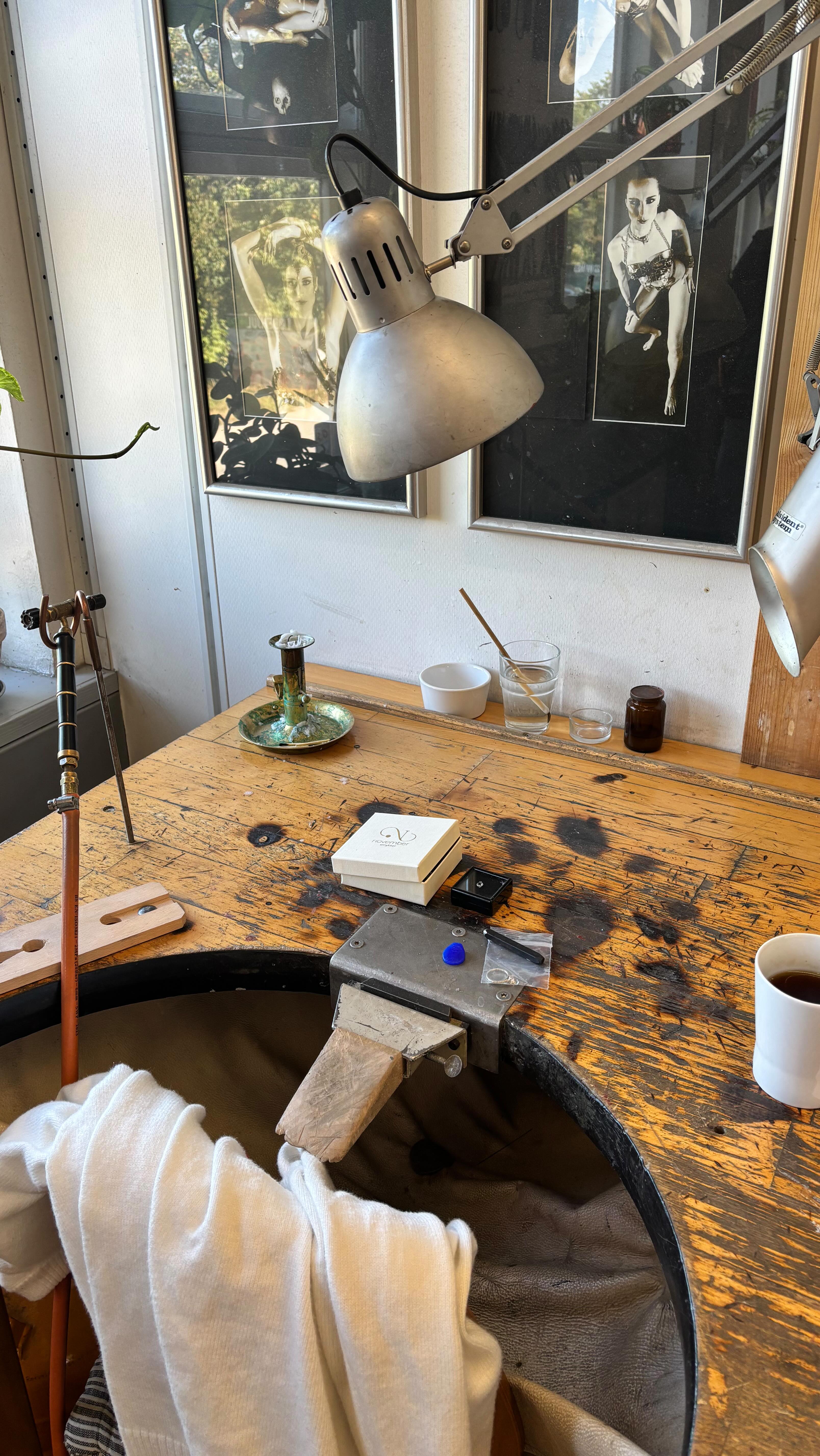 Im so excited to show you guys a fun little side project this week! I’m making my sister a personalised ring for her 18th birthday with a flush setting and some engravings along the stone!!
Im super excited about how this will turn out, so make sure to follow along in the process! ☀️🫶
#smykker #smallbusiness #november_smykker #handmade #jewellery #earrings #bracelets #ring #silver