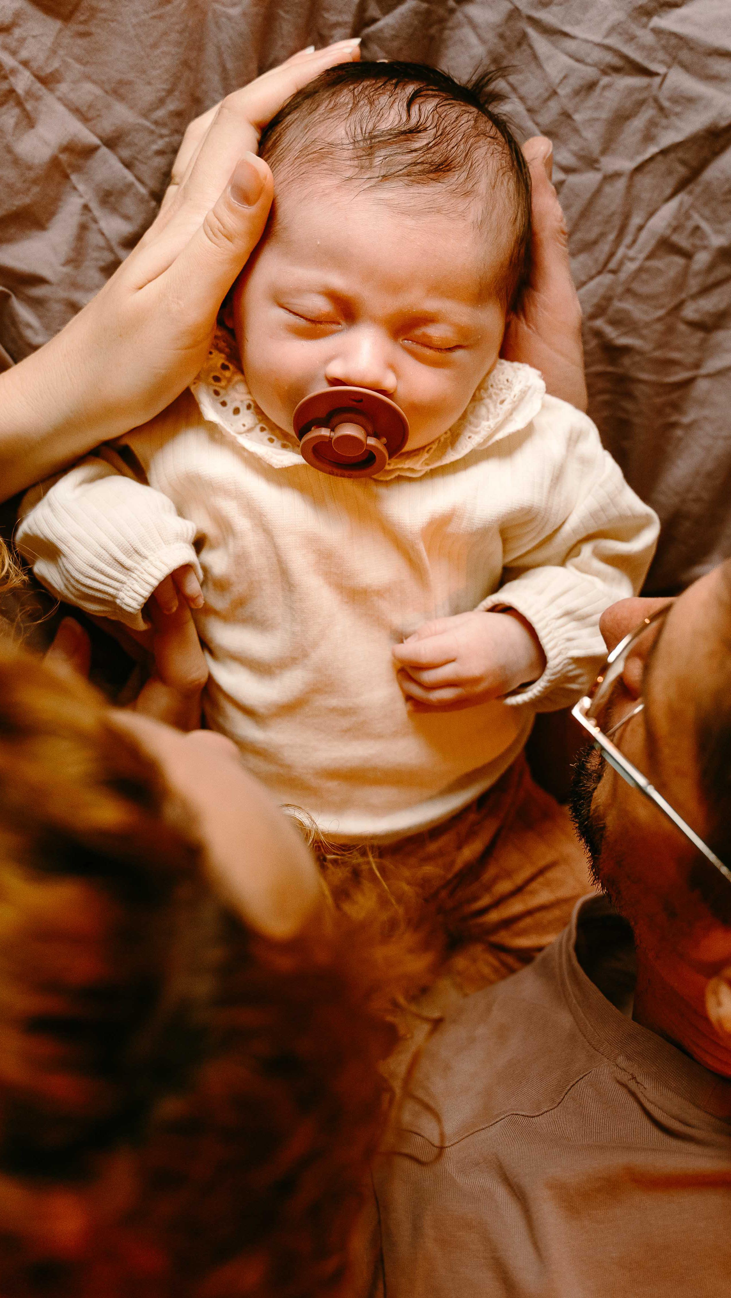 "Een fotoshoot bij Floor is een echte aanrader!
Wij voelden ons direct op ons gemak door haar.
Je merkt dat dit haar passie is.
Wij zouden Floor absoluut aanraden om prachtige plaatjes vast te laten leggen van het waardevolste in je leven."
Ik voel me zó dankbaar dat ik dit voor jullie mag vastleggen 🤎
Volg voor meer liefdevolle verhalen ✨
#photoshoot #gezinsfotografie #zwangerschapsshoot #momlife #fotograafveenendaal #zwangerschap #momtobe #zwanger #newborn #newbornfotograaf #fotosvanfloor