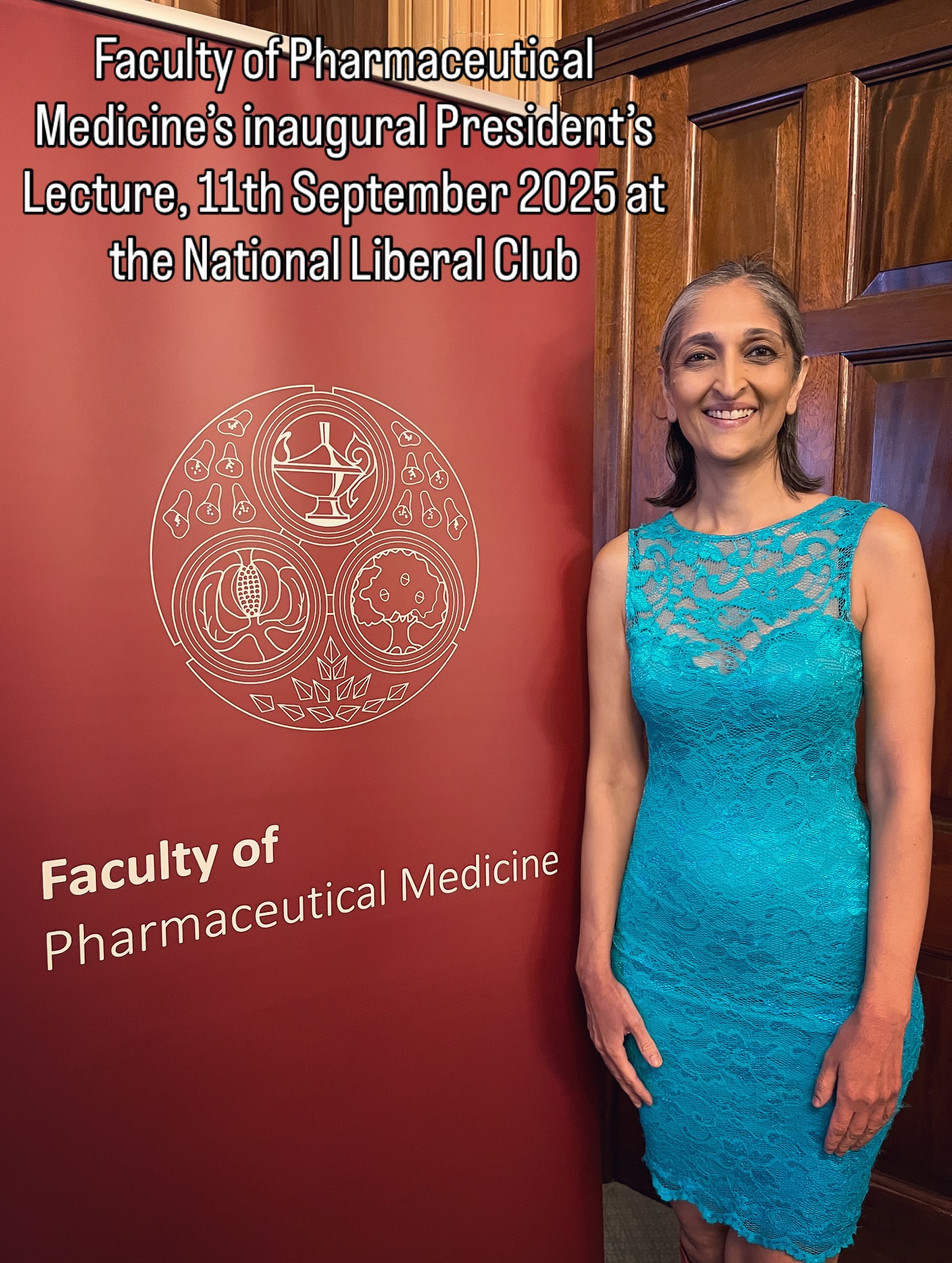 The inaugural President’s Lecture of the @facultypharmmed took place yesterday and I felt very honoured to have been invited to attend! I’ll forever be proud of being made an honorary member of FPM and enjoy the many opportunities it gives me to learn more about pharmaceutical medicine.
This was my first visit to the National Liberal Club in London, which was founded by William Gladstone in 1882. What an amazing place to be in! It was beautiful and was steeped in history. My kind of place.
The lecture was delivered by Dr David Jefferys FFPM who was one of the founding members of FPM. We got to hear a fascinating history of pharmaceutical medicine and then looked forward to what the future might hold.
It was a beautiful evening and my first black tie event since before the pandemic 🤩