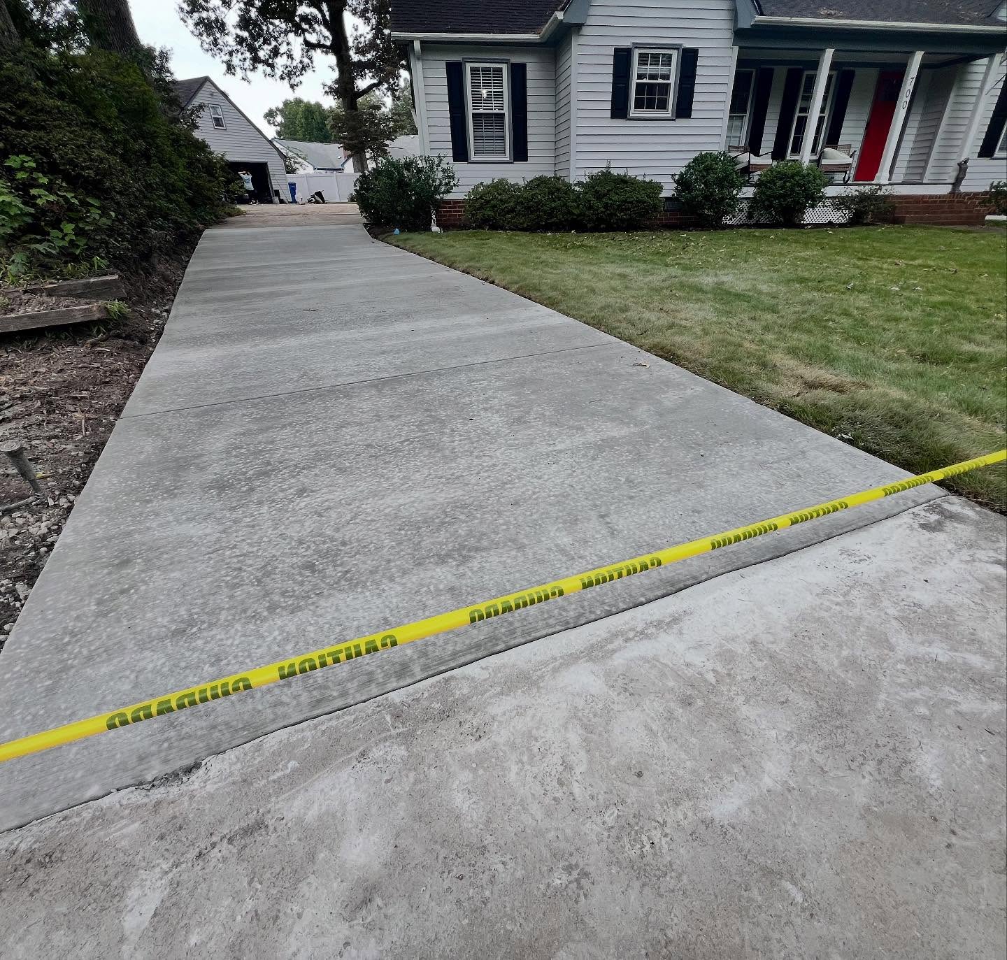 🏡 Freshly finished Driveway Install! 🚜 Our team crushed it, fixing #drainage issues with proper #slope.💪 Thank you to our awesome clients!🔥 #DrivewayVibes #Turfsupcontracting.com #HomeUpgrade #concrete