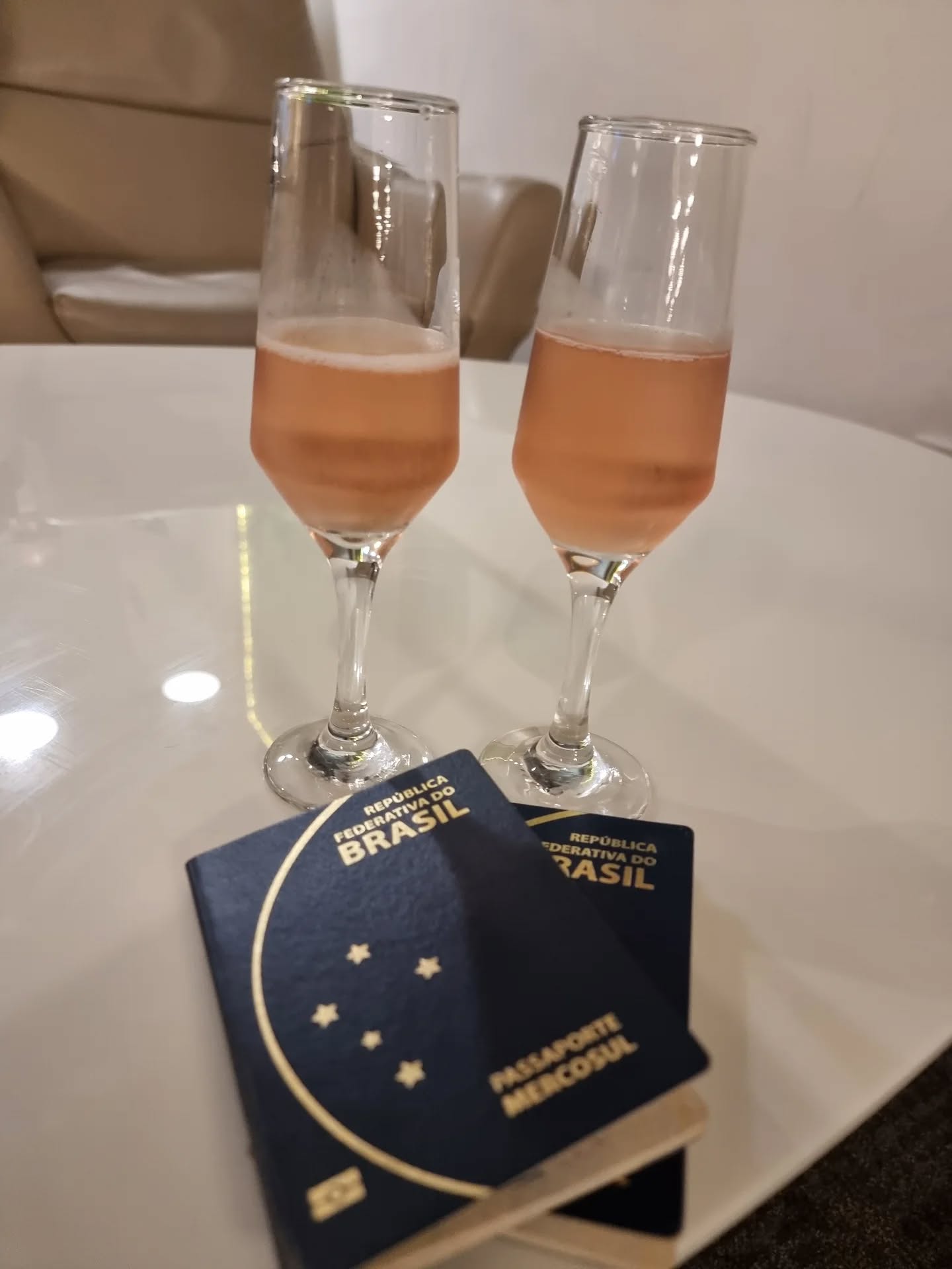 Porque descansar também é preciso....
Mas se precisar me chama no WhatsApp que estou online.