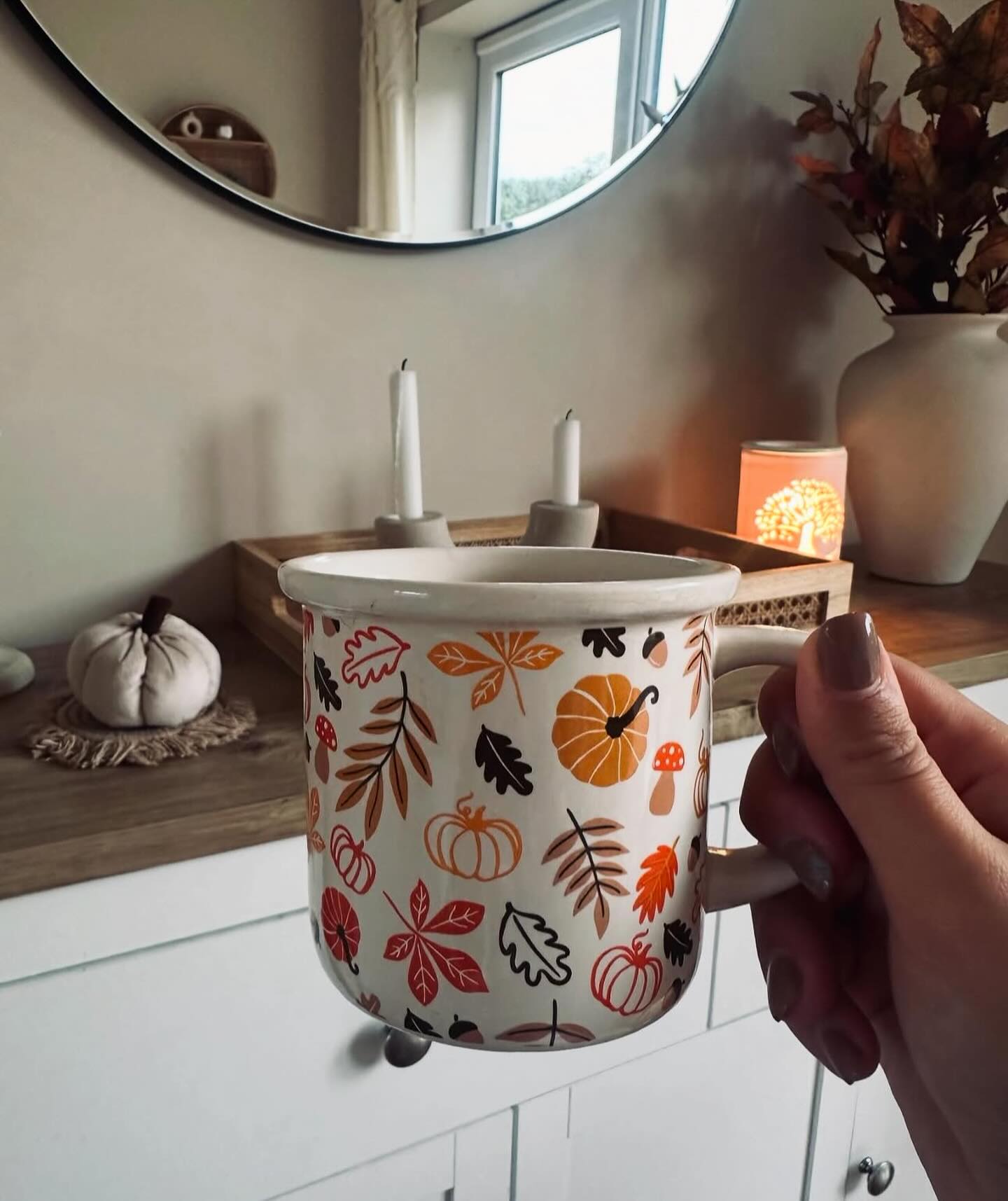 Autumn leaves and pumpkins please.. ๐๐ This gorgeous ceramic autumn mug is perfect for a cuppa tea or hot chocolate on these rainy evenings.. โ๏ธ๐ค P.s this picture is actually from last autumn but I am feeling the urge to start decorating for autumn ๐คญ