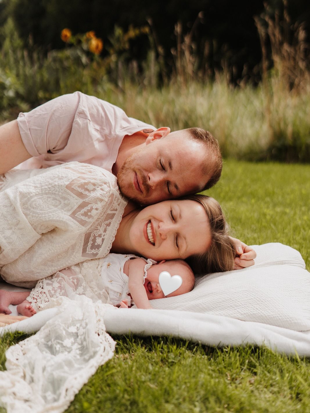 ✨ Familie ist Liebe, Geborgenheit und Zusammenhalt. ✨
Ob beim zarten Newborn Shooting oder beim fröhlichen Familienshooting – ich halte eure besonderen Momente fest. 💛
📸 Natürliche Baby- und Familienfotos in Bad Segeberg, Lübeck & Umgebung – zeitlos, emotional und einzigartig.
Lasst uns Erinnerungen schaffen, die bleiben. 💫
⸻
Familienshooting
Newbornfotografie
Babyfotos
Fotografin Bad Segeberg und Umgebung
#NewbornShootingBadSegeberg #FamilienshootingLübeck #FamilienfotografBadSegeberg #NeugeborenenfotosLübeck