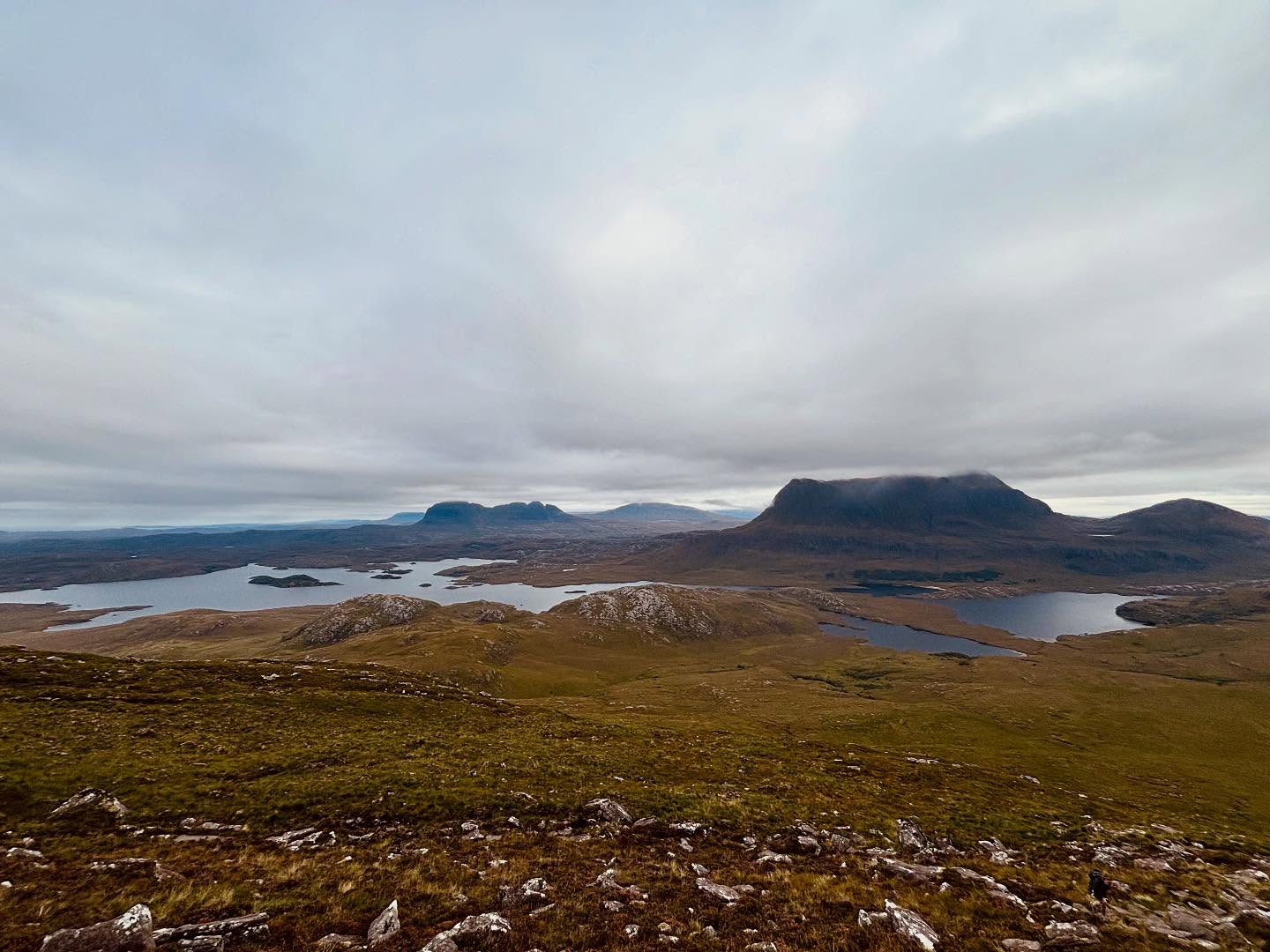 My favourite hike in Scotland… the views never disappoint regardless of the weather. This time I dragged some chums on the hike too; everyone loved it, especially the spaniels who found some tasty bog water!
Afterwards, the dogs and I washed off in the Loch
#visitscotland #highlands #mountainviews #lochs #hiking #getoutside #lovewhereyoulive #adventuregirl #wildwomen #wildswimming #wildswimmingscotland