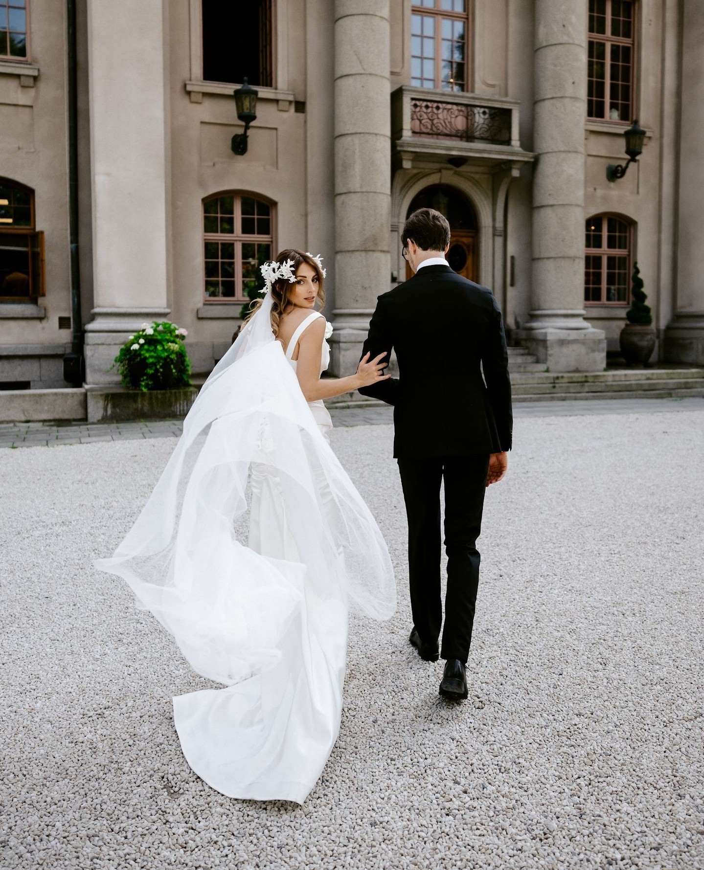 Stunning couple captured by @alina.kvitka