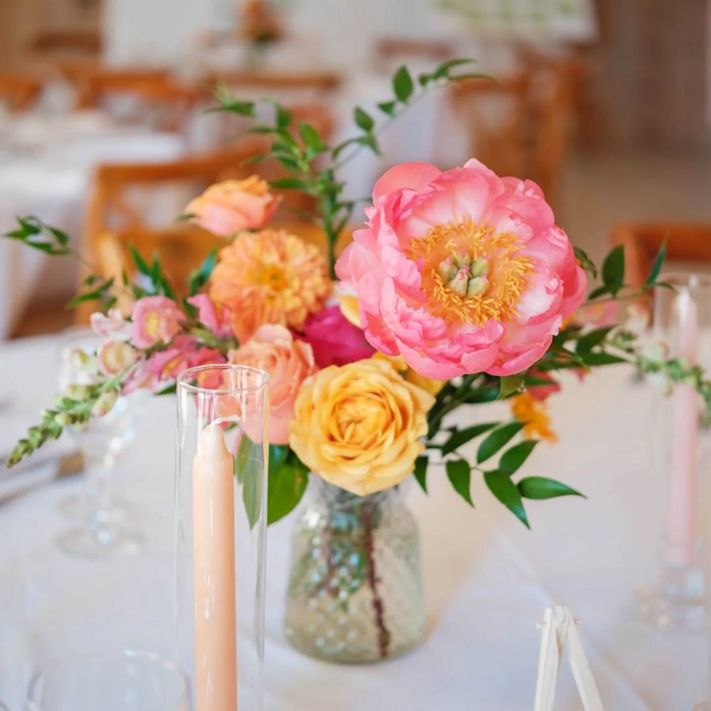 Parce que chaque geste compte...
Des vases qui subliment vos bouquets en toute simplicité !
Louez nos vases en verre, bas et à large ouverture :
✔️ son récipient large vous permets de facilement positionner chaque fleurs pour un rendu parfait
✔️ Sa stabilité vous garantit un maintien parfait de vos bouquets volumineux (minimum 40 cm de large)
✔️ Positionnez les fleurs sans effort et petit plus pour l'environnement : sans mousse florale
Pour prolonger la durée de vos fleurs coupées, ajoutez une goutte de javel et un peu de nourriture pour fleurs dans l’eau
👉 Découvrez notre catalogue complet de vases et accessoires sur www.provencelocationmariage.com
📩 Demandez votre devis personnalisé dès maintenant
📍 Disponibles en location dans le Pays d’Aix-en-Provence & la Provence Verte.
---
Parfait ! Voici la traduction anglaise fidèle et marketing de ton texte :
✨ Vases that elevate your bouquets with ease! ✨
Rent our low glass vases with a wide opening:
✔️ The spacious container allows you to easily position each flower for a flawless arrangement
✔️ Its stability ensures perfect support for large bouquets (minimum 40 cm / 16 in wide)
✔️ Arrange flowers effortlessly — and environmentally friendly: no floral foam needed 🌿💧
To extend the life of your cut flowers, add a drop of bleach and some flower food to the water 🌿
👉 Explore our full catalog of vases and accessories at www.provencelocationmariage.com
📩