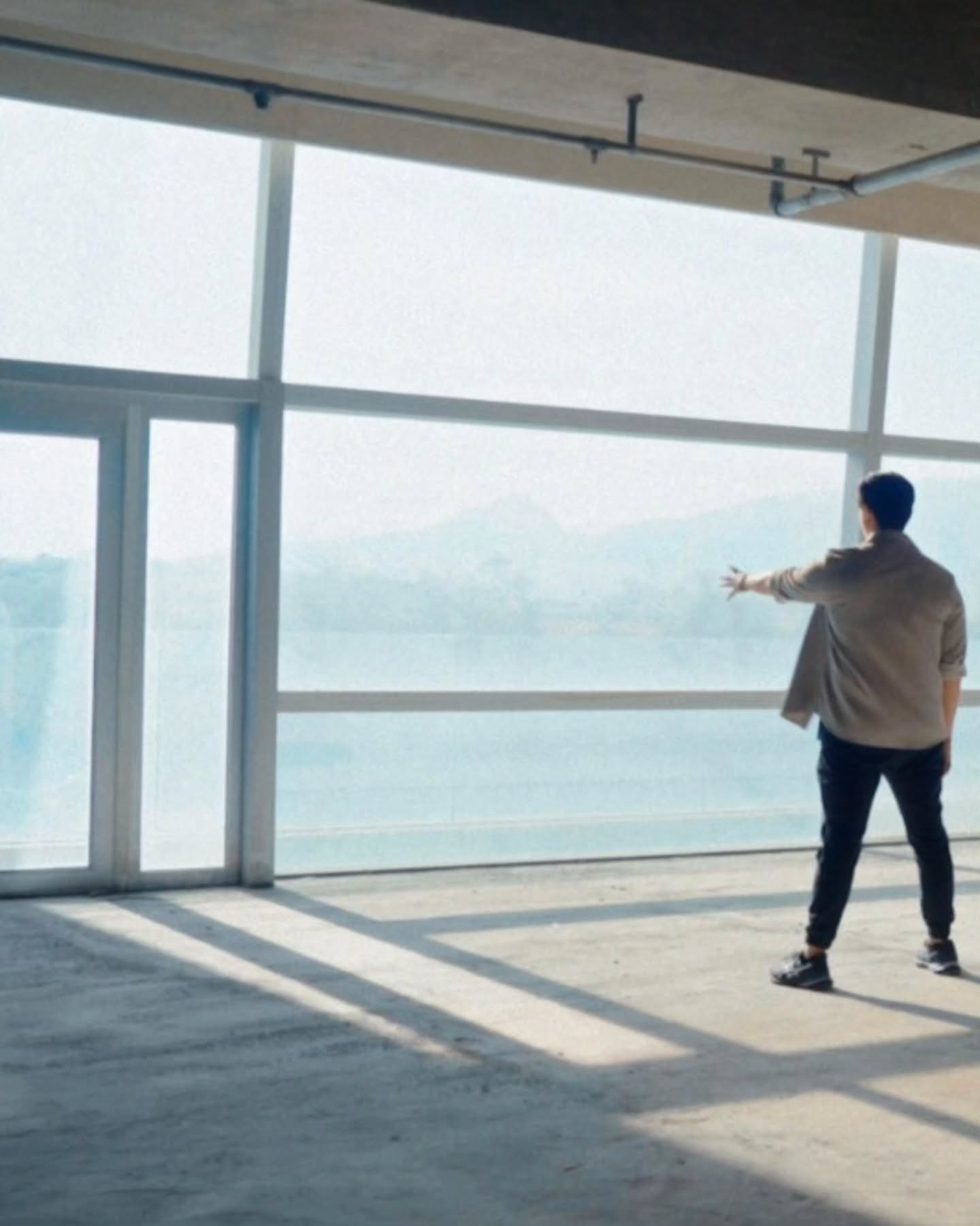 For anyone stepping outside their comfort zone - you are enough! ✨
"The Lines in My Head" is a short film that explores the connection between performing arts and mental health. Bringing to life the internal monologue that many of us run through when we put ourselves ‘out there’.
What are the lines in your head?: #TheLinesInMyHead @thelinesinmyheadmovie
Watch the movie in full screen on YouTube—link in bio!
--
Cast:
Kate Sullivan @katesullivaninternational
Eugene Hsiang @eutothegene
Thomas Parker Cox
Christopher Price @eyecprice
Jane Wong @byjanew
Alyssa Zhao Merwise @lyss_zm
Davina Carrete @davinaleecooke
Max Brauner @bonsaimax8
Crew:
Concept & Casting by Kate Sullivan International @katesullivaninternational
Written, Directed, & Edited by Lindsay Robertson @iamlindsayrobertson
Director of Photography: Derrick Fong @shotbyfong
Location Partner: Shaw Creative Hub @shawcreativehub
Camera Assistants:
Man Wong @man8787w
Kevin Suen
Sound: Dominic Yip @soundready
HMU:
Connie Chow @connie_nana
Kammy Lo @kammyamalo.mua
Audio Post: Matthew Barr @thesoundbarr
Colourist: Chung Chow @chungchow1945
Graphics: Victor Peña @peglegpro
Produced by: Moonlight Entertainment Ltd. and Kate Sullivan International
@moonlightinmotion & @katesullivaninternational