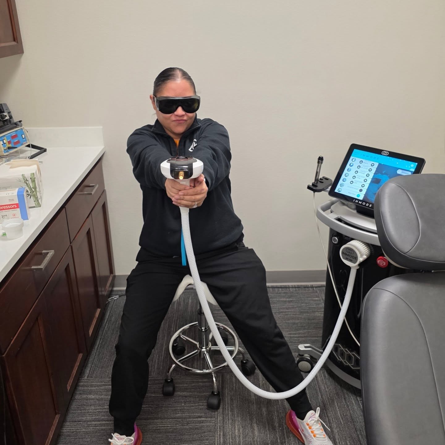 Suns out, guns out - dry eye saving, wrinkle crushing, rosacea fixing, dark spot correcting guns that is.
Ask us about our new dry eye treatment!! We are kind of OBSESSED with it AND no wrinkles/dark spots as a side effect⁉️
Yes, please‼️
#newbergfamilyeyecare #gunsblazing #newbergeyes #sherwoodeyes #dryeye