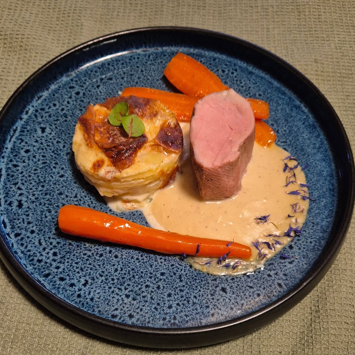 ✨️La nouvelle carte approche✨️
🐽Filet mignon de porc en basse cuisson
🍏Sauce au cidre du pays d’othe
🥕Carotte glacées au miel
🥔Gratin dauphinois
#nouvellecarte#nouveaumenu #traiteuranniversaire#traiteurmignardise
#traiteurbaptême #traiteurtroyes #traiteurmariage #traiteurevenementiel #traiteuryonne
#traiteurentreprise