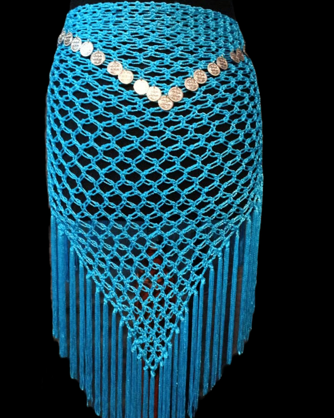 Eleva tu look con nuestro caderin con monedas. Hecho a mano con hilo de algodón y seda, este accesorio es perfecto para destacar. 🌟✨ Link in Bio #Caderin #Accesorios #EstiloUnico