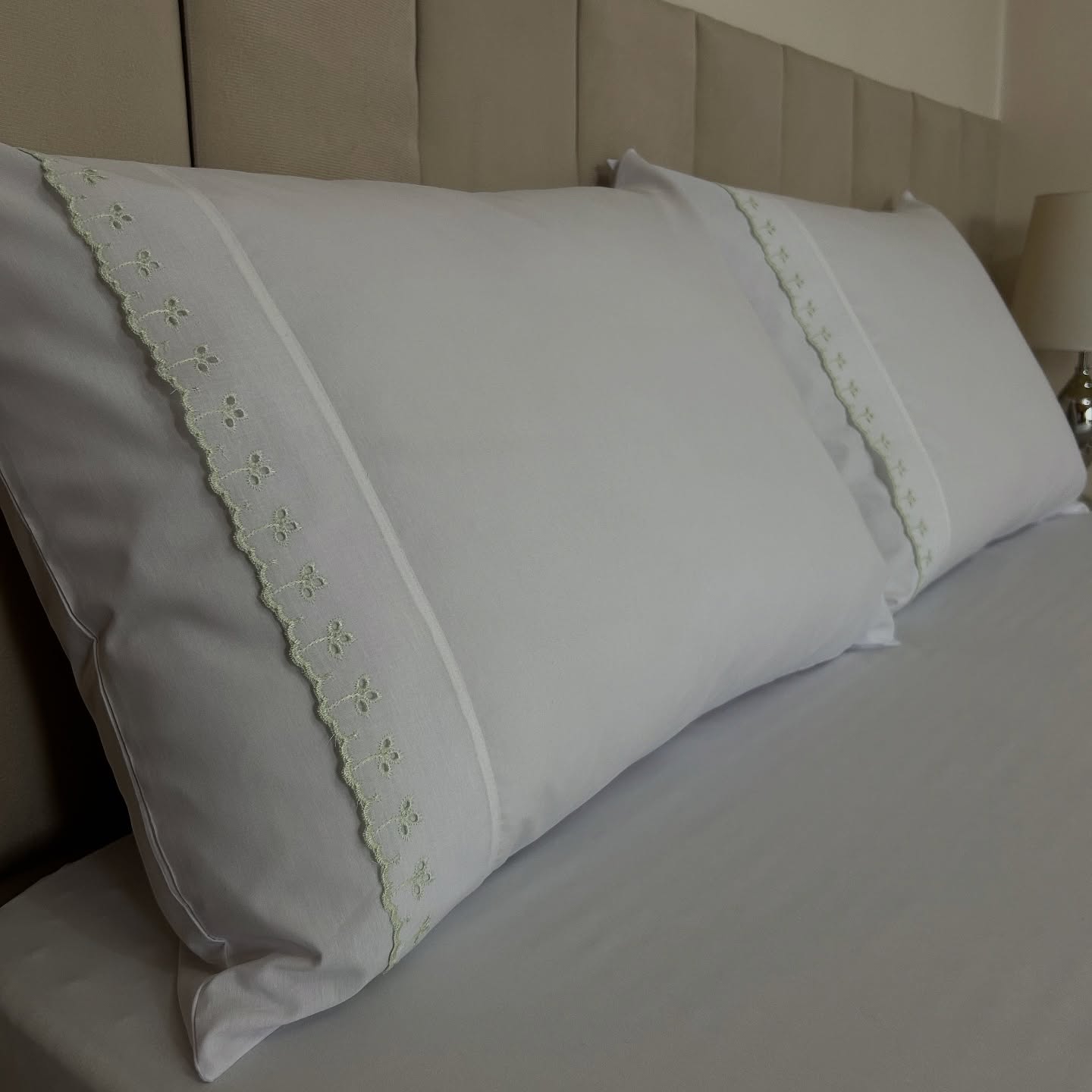 Jogo de lençol em percal 200 fios com detalhes em bordado 🥰
