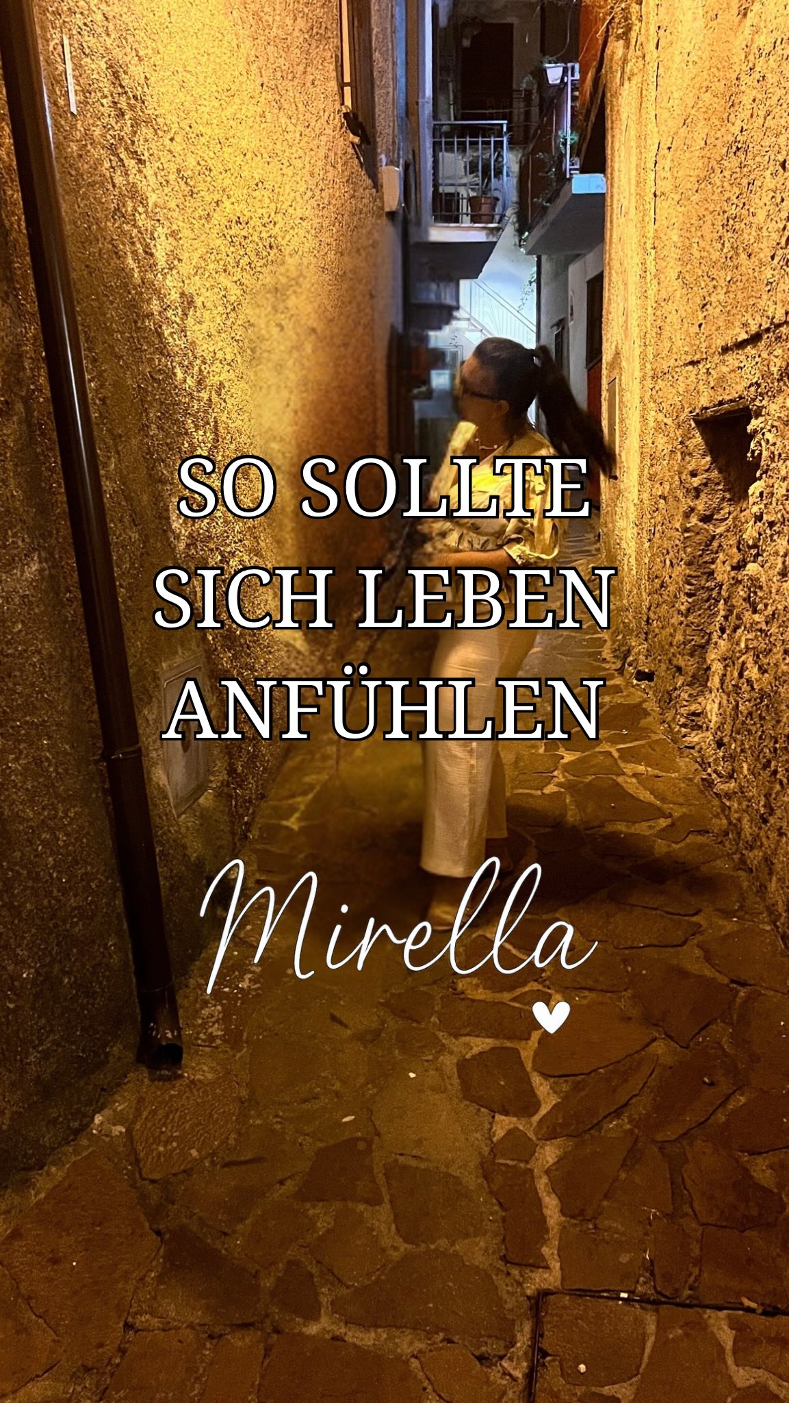 ✨ Warum ich mich so entschieden habe?
Weil ich hier einfach ICH sein darf.
Weil ich trotz Arbeit und Alltag dieses Leben führen kann.
Weil es hier einfach anders ist. 💛
➡️ Folge mir für mehr Einblicke in mein neues Leben am Meer 🌊☀️ #meinweg #lebedeinentraum #auswandernitalien #lebenammeer #neuanfang #freiheit #lebensfreude #alltagammeer #kalabrien #mirellagoestoitaly #dolcevita #glücklichsein #meerblick #inspiration