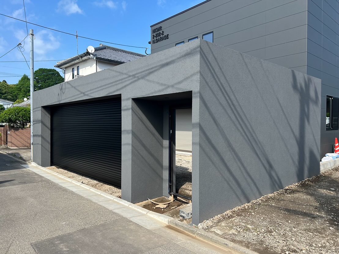 〜新時代への架け橋へ〜
【グランドアートウォール工事】
宮崎市でグランドアートウォール工事を施工させていただきました☺️シャットゲートと一緒に建てると更に高級感が溢れ出る✨この度弊社にご依頼いただきましてありがとうございました😊
【会社概要】
【本社】
株式会社 蒼天産業
鹿児島県霧島市国分広瀬3-31-7
TEL:0995-73-3523
FAX:0995-73-3527
MAIL:soutensangyo@wine.ne.jp
URL:https://soutensangyo.jp
【Ground Art wall 鹿児島認定施工店】
【ROLLER STONE 鹿児島認定施工店】
※各種リフォームローンあります
お気軽にご相談ください
【鹿児島営業所】
鹿児島県鹿児島市川上町1964-3
TEL:099-813-7269
FAX:099-813-7269
【ご案内】
現場が多忙の為、従業員、
アルバイト、協力業者様募集中
各種保険完備、作業服支給
〈作業内容〉
解体工事、ハツリ工事、土木工事、
外構工事、軽作業
気になる方はDM又は弊社にご連絡頂けたら有り難いです。
【グランドアートウォール】
『YouTube ガウチャンネル』
グランドアートウォールの施工紹介など配信中!プロフィールURLからYouTubeご覧頂けます。
『資料請求・見積り無料でご対応』
プロフィールURLから資料請求お申し込み頂けます。お気軽にお問い合わせ、ご相談下さい。
#グランドアートウォール
#グランドアートウォールsg
#グランドアートウォールネオ
#グランドアートプール
#ガウナ
#埋め込み式ポスト
#塀
#目隠し塀
#シャッターゲート
#梁ゲート
#くぐり門
#プライベート空間
#クローズ外構
#外構に新しい提案を
#世界に一つだけの外構
#高さのある塀
#高さが出せる塀
#重厚感
#おしゃれ
#既存ブロックの上から施工
#家族だけの時間
#1cm単位
#自由自在
#防音効果