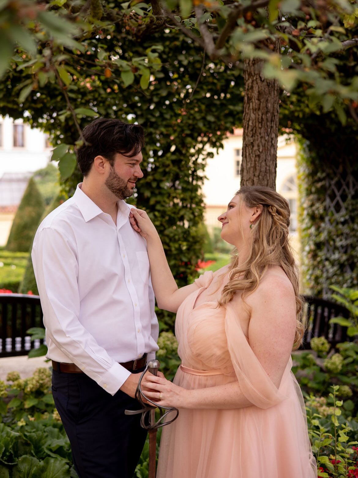 Hotel Aria in Prague had a magical garden.
.
.
.
.
#internationalwedding #prague #hotelaria #villarichter #cz #weddingphotographer