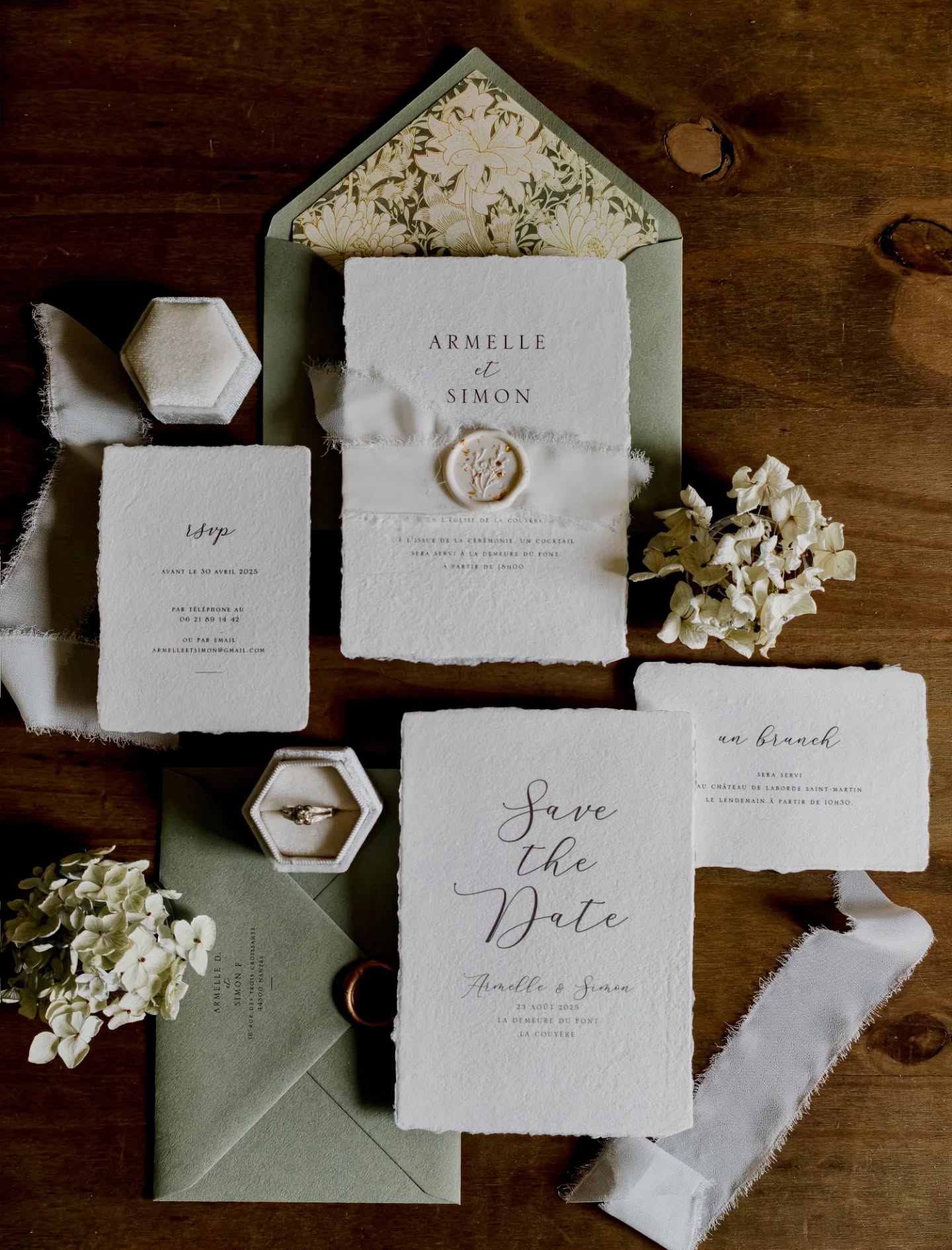 La collection Organique, la première imprimée sur papier artisanal, fête ses 5 ans ❤️
.
.
#papeteriemariage #fairepartmariage #papierartisanal #papierfaitmain #papeterieartisanalen#fairepartmariage