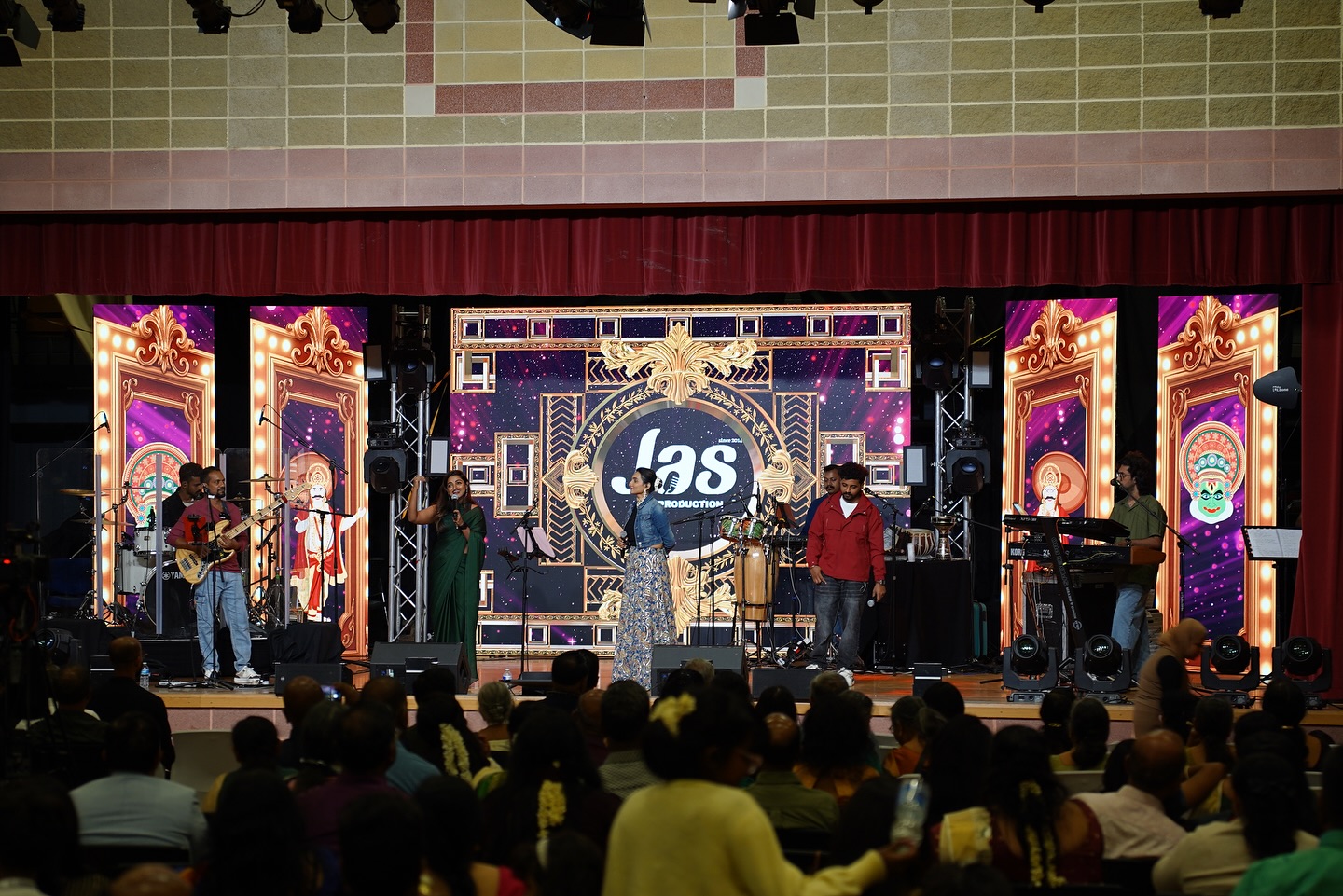 The lyrics hit different when you feel them live 🎹
MANJARI LIVE CONCERT 🎻
.
.
Thanks to MAUK
.
AVL Production @jas_live_digital
.
#jbl #shure #arena #psm #digico