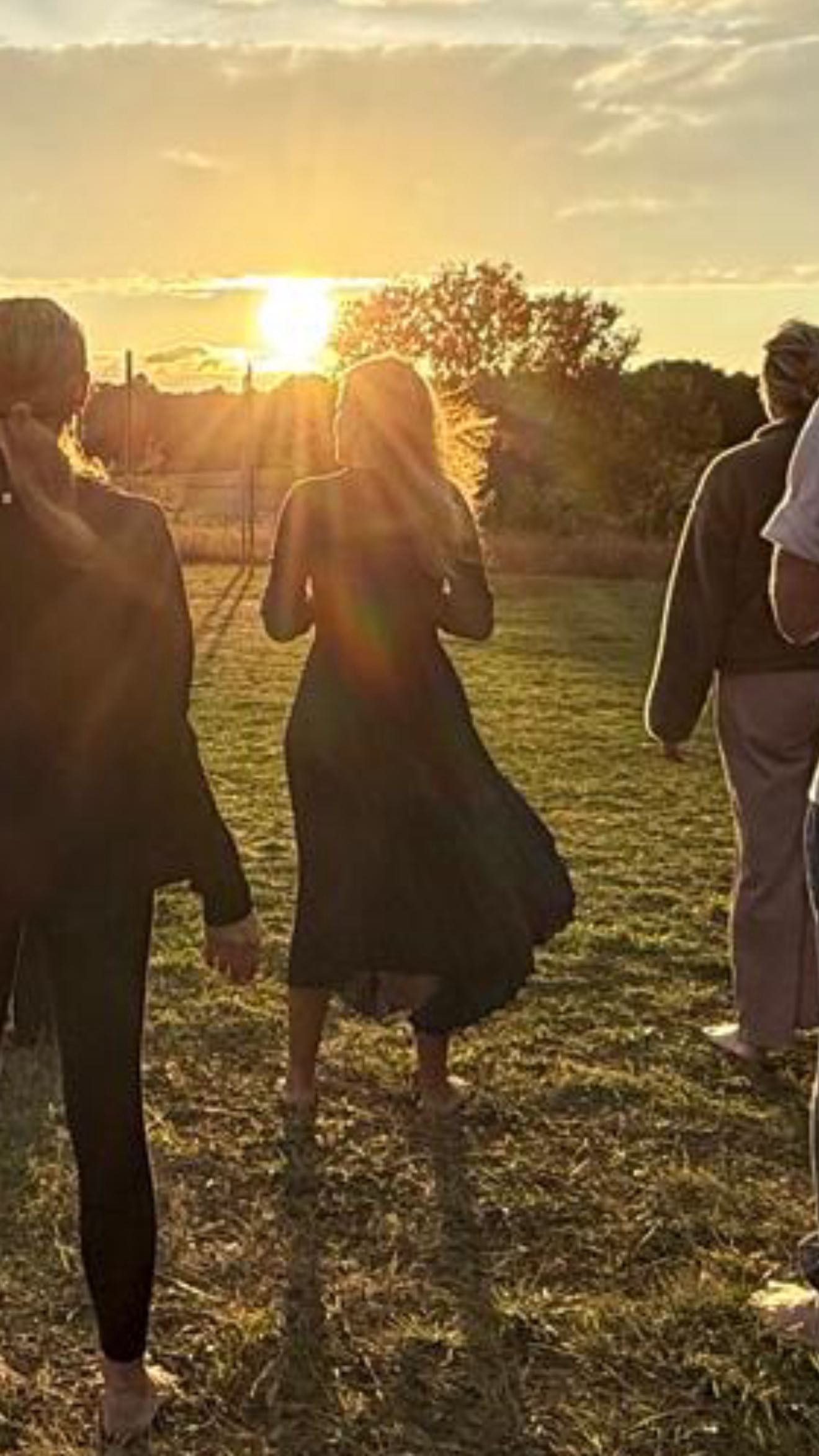 Last Sunday was pure magic, going to miss the lavender fields over the winter season. This was our last event for 2025 but don’t worry we will be back with a bigger bell tent next year. It really has been beautiful evenings of coming together. Circles of likeminded people wanting to work on themselves & connect to their highest potential. I love creating these events, watching you all grow & achieve. It’s magic ✨💫
Want to say a special thank you to the @finchingfieldcamping and to @shonahray for supporting me on this new crystalline event. Couldn’t have done this without you both, bring on 2026 💜
More events coming up, look forward to seeing you again soon ✨
Much love
Natasha 💚
#events #crystals #alignment #breathe #release #connect #relax #unwind #lavenderfields #crystalhealing #indianheadmassage #essex #higherconnection #subconsciousmind #spiritual #higherfrequency #takemehigher #visions #clarity #releasecontrol #mindset