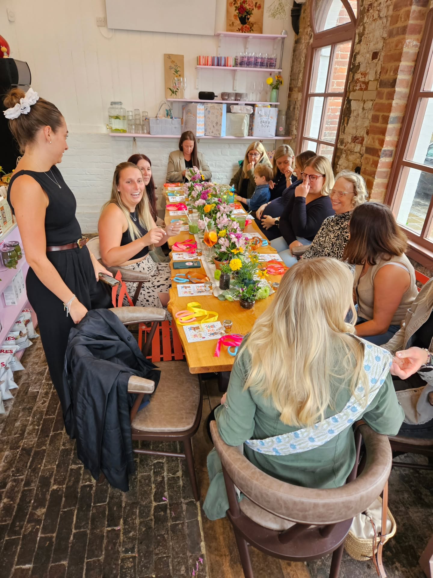 Such a lovely group of ladies at a baby shower on Sunday, celebrating the gorgeous mama-to-be and bump ♡
We came along to run a mini-bouquet workshop and had so much fun being a part of the day. Nel showed the group how to prep, spiral and wrap their poseys before we headed off and left them to enjoy the rest of the day (sandwiches, cakes, games, and LOTS of gifts!)
And since it took place at one of our favourite Faversham spots, @oursfaversham, we couldn't say no to a strawberry and pistachio matcha 🤤
We can't wait to be back here to run a festive workshop in December 😍
#babyshowerideas #babyshoweractivities #floralworkshop