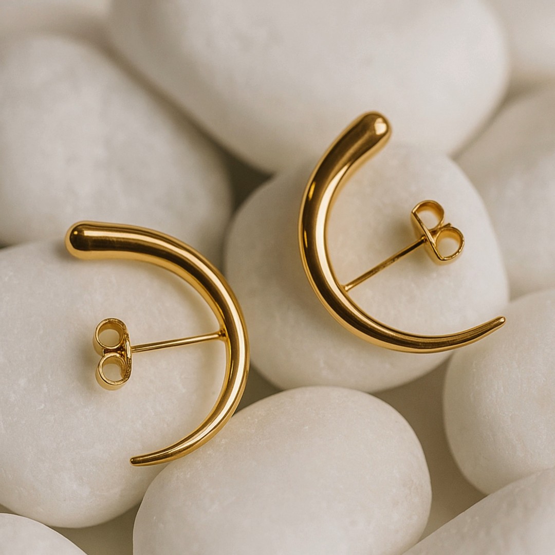 Bold yet minimal — just like your energy ✨
Our Golden Arc Earrings are crafted in premium stainless steel with real gold plating, designed to stand out with effortless elegance 💛
Would you wear them solo or layered? 👀💫
#divergentelements #MinimalistJewelry #GoldEarrings #ModernMuse
#EffortlessStyle #GoldenGlow #ArcEarrings #SculpturalJewelry
#ContemporaryJewelry #JewelryObsession