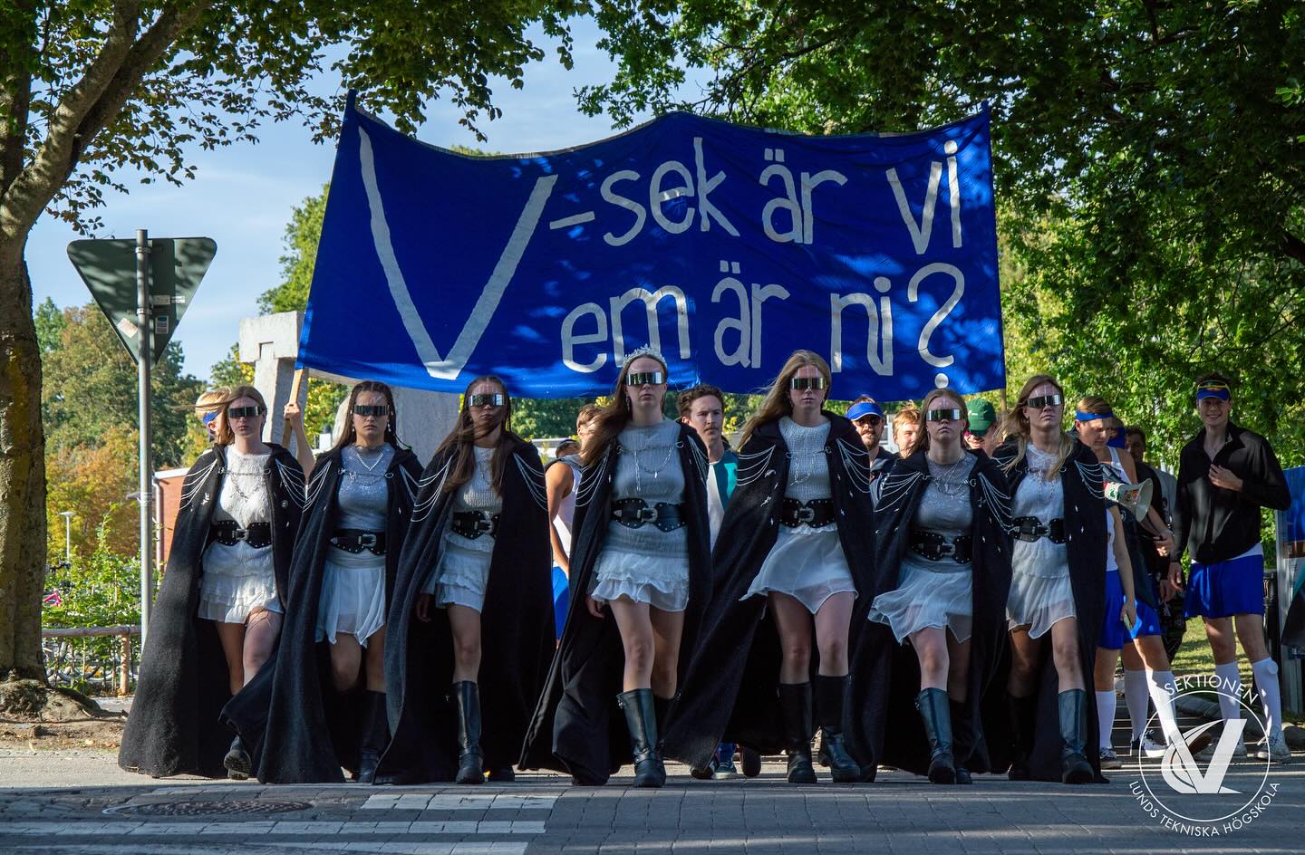 Höjdpunkter från vecka 1!
Bilderna kommer från VW-pub, Triathlon, Peppning, Nationssittning och FlyING. Fler bilder finns på vsek.se
(Om V-sektionen > Bildarkiv > 2025)
Inte nöjd med din bild? Tveka inte att höra av dig!