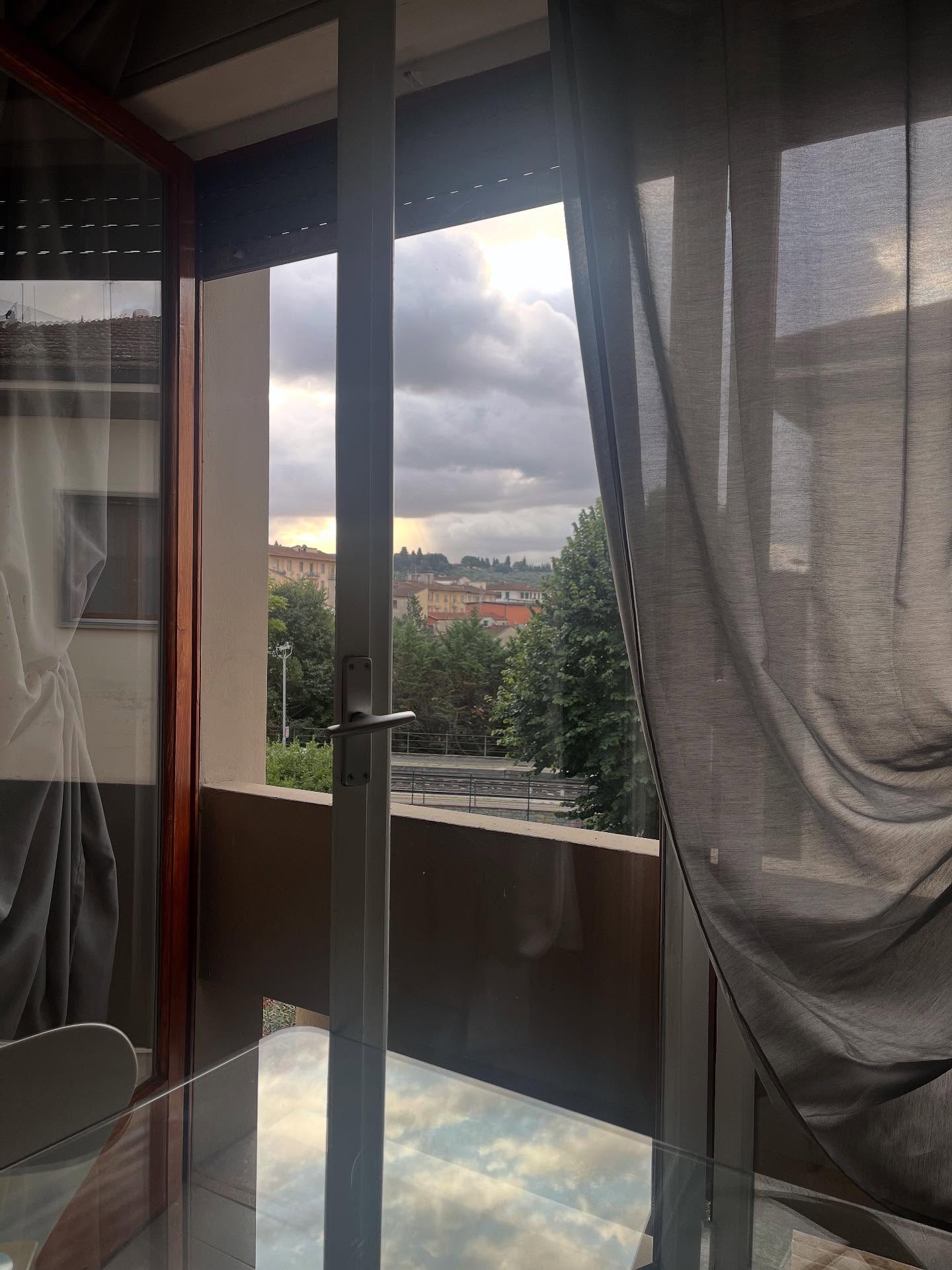 Return to Florence: Day One - Thoughts from my dining room table….click on the link in my bio to read more!
#florence #florenceitaly #movingabroad #expatlife #culture #popculture #tourism #airbnb #reflection