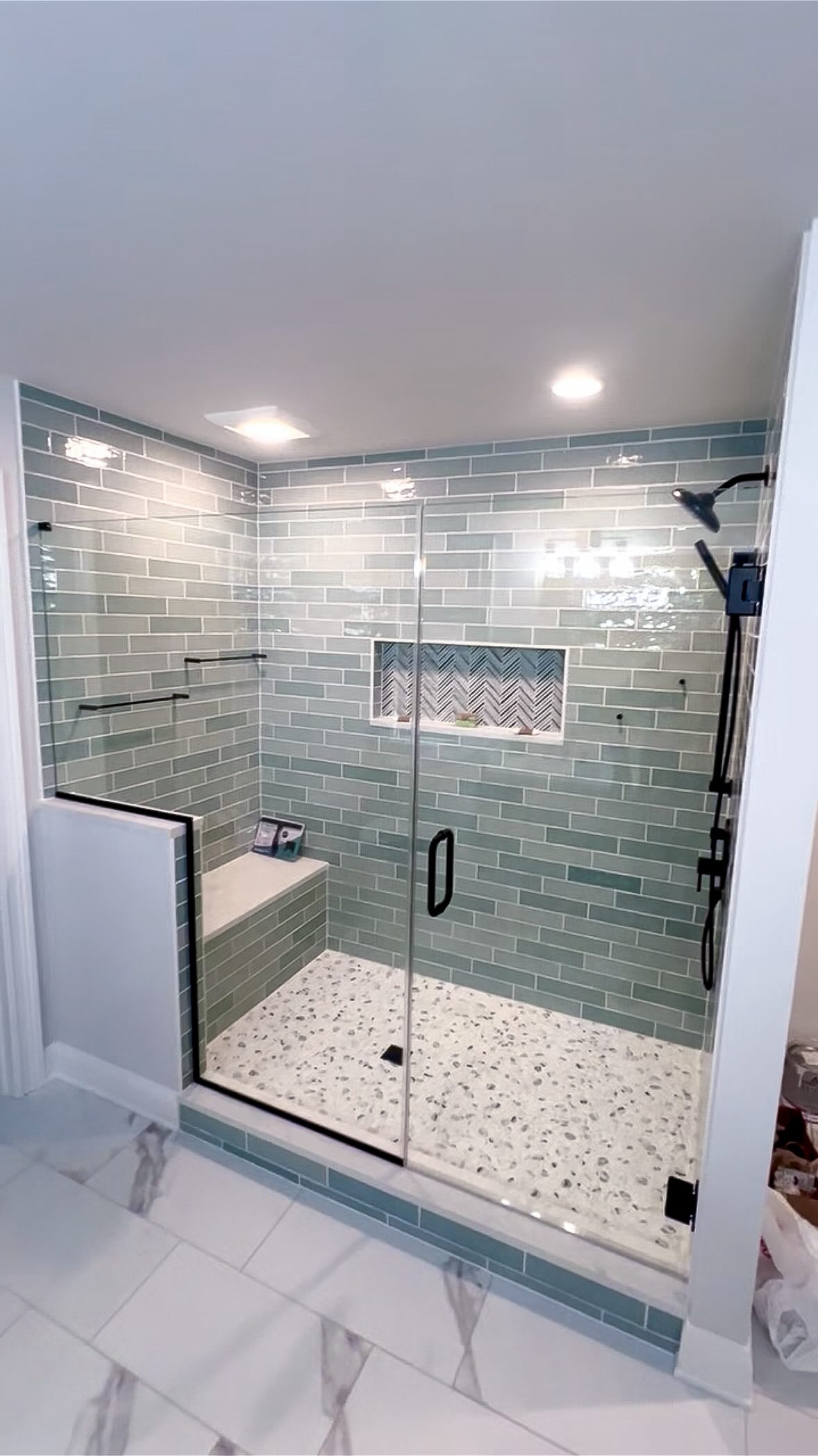 The tile does the talking, our Glass lets it shine ☀️
#bathroomremodel #bathroomdesign #showerideas #showerglassdoor #newconstructionhome #newconstruction #glassshowers #glassofig