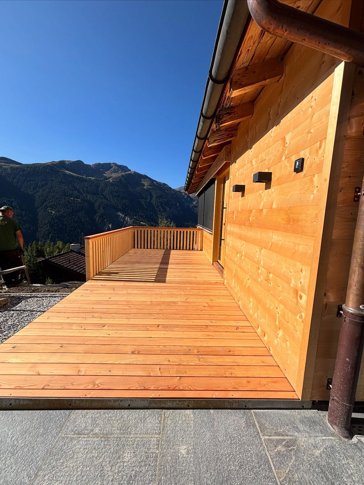 #juonag #hartmannarchitekten #arosa #lärchenholz #fichte #terrasse #balkon #umgebung #mountains