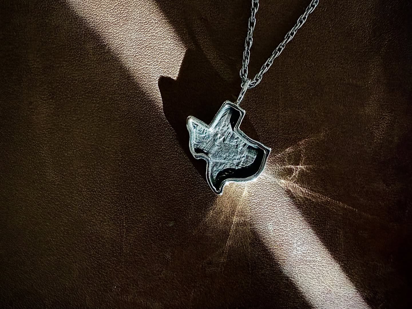 #Texas pride shines bright with this striking sterling necklace featuring a hand-carved Texas pendant on an 18-inch chain.
100% of the proceeds from this piece will be donated to the @cftexashillcountry in support of the ongoing efforts in helping to support the victims of the flood and in reintroducing vegetation naturally and organically back into the surrounding hill country areas. Thank you.
Shop the link in our bio.