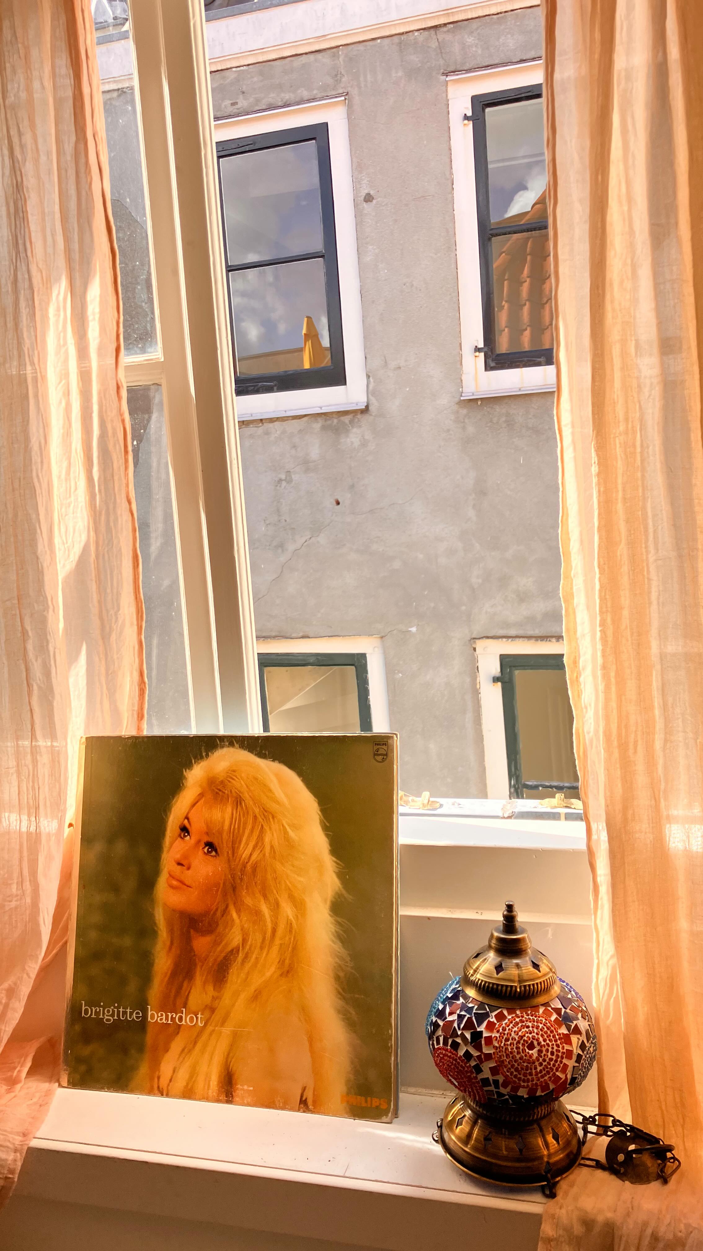 Little things in life are important #celebratelittlethings #sustainableliving #travelling #europelover #paris #amsterdam #munich #littlethingsinlife