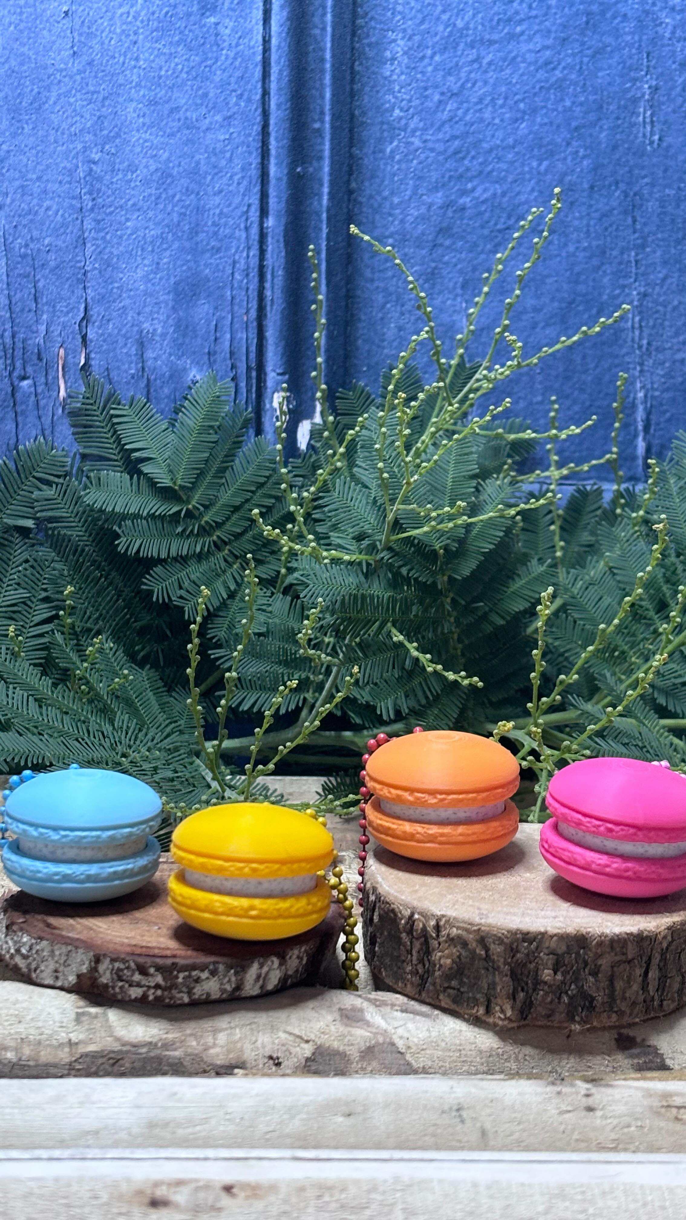 Ces petits macarons sont gourmands à regarder… mais pas à croquer 😅.
Imprimés en 3D, légers et colorés, ils transforment un simple trousseau en petit plaisir sucré 🌈.
Avec leurs parfums imaginaires :
✨ Limoncello 🍋
✨ Barbe à papa 🎀
✨ Fraise Tagada 🍓
✨ Mandarine 🍊
Ils ajoutent une touche de fantaisie partout où ils passent.
— Alors, vous craquez pour lequel ?
#porteclesartisan #macaronaddict #objetmignon
#ateliercreateur #faitmainaveccoeur #plaisirsimples