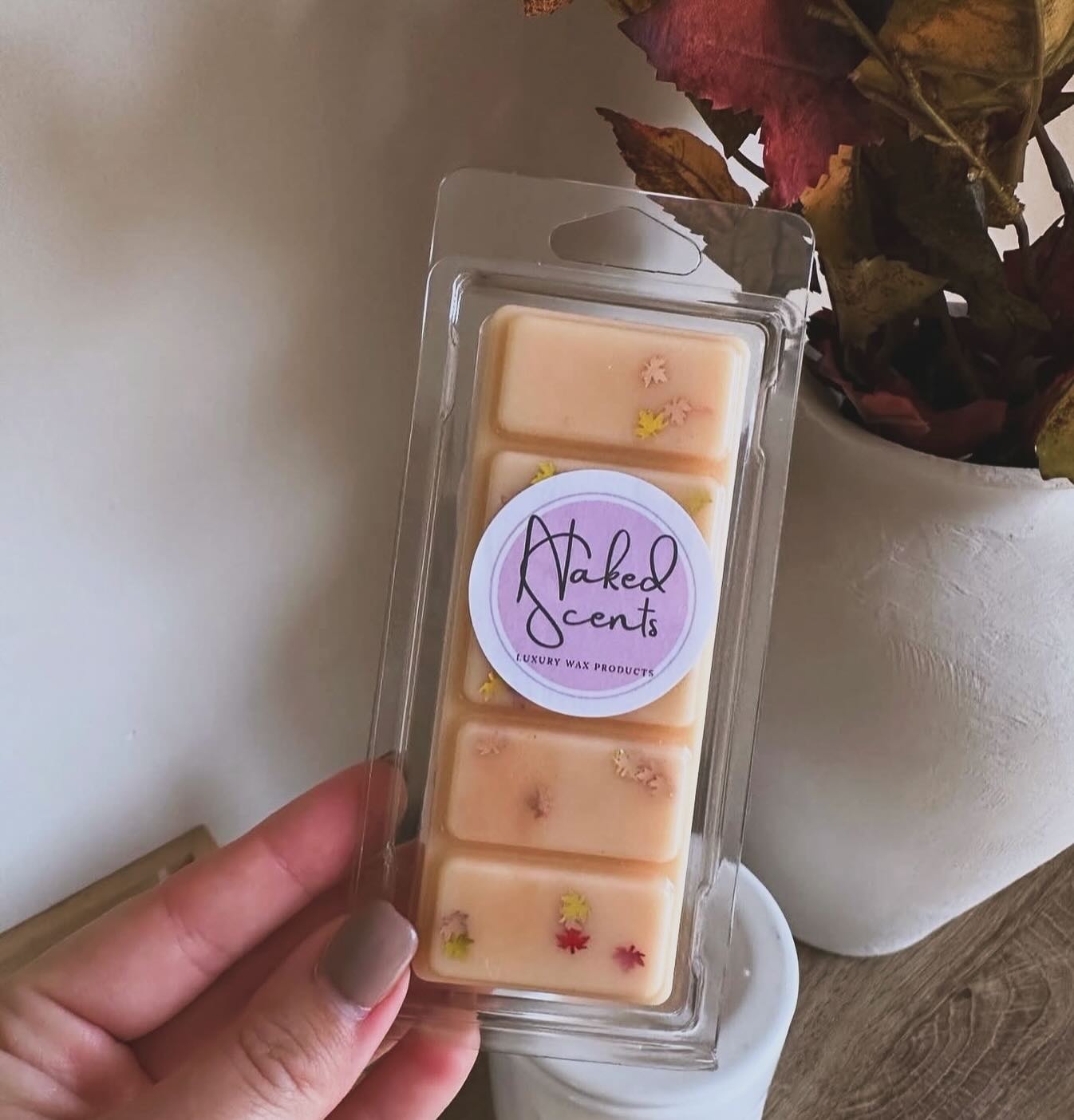 AUTUMN ๐๐ This wax melt scent has been one of our best selling autumn scents so far.. โMeticulously crafted, this exquisite scent embodies the seasonโs essence, blending fresh pear, captivating quince, and warm amber for a truly captivating experienceโ ๐ฅฎ