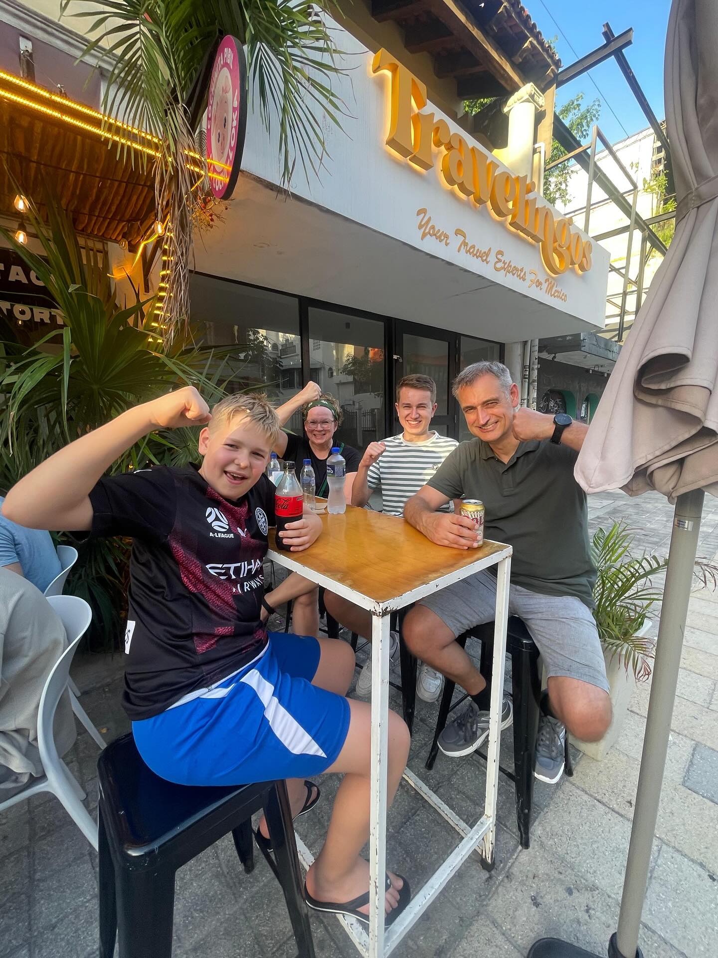 🍽️✨ Leave the planning to us and enjoy what really matters — dinner with your whole family. Try new flavors, share laughs, and make memories around the table. ❤️ #FamilyTime #FoodieAdventures #StressFreeFun #playadelcarmen❤️ #foodie