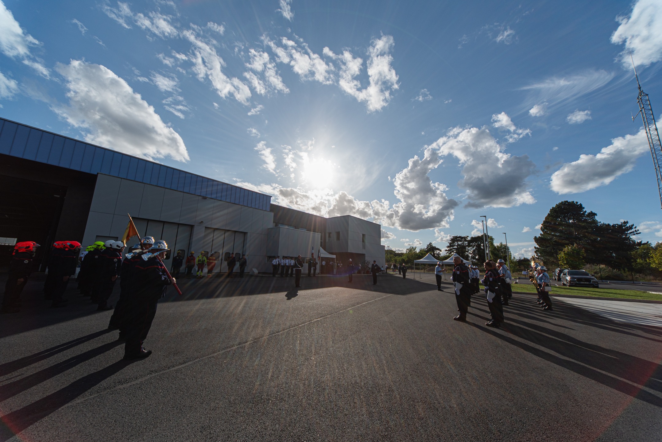 📸 Vendredi, la caserne de Nemours a vécu un moment fort : la passation de commandement.
Un temps de tradition, d’émotion et d’engagement, immortalisé en images.
#pompier #pompiers #frenchfirefighters #passationdecommandement
