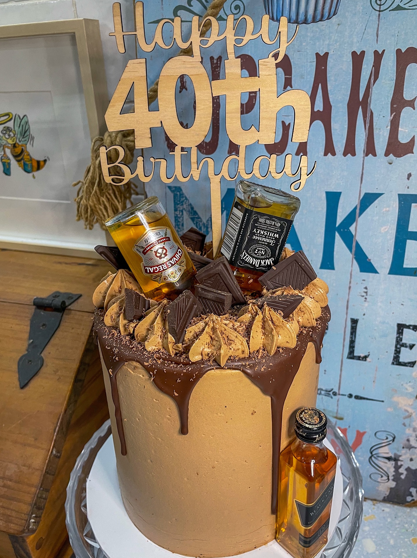 โจChocolate birthday cakes are my favorite treat! Loved crafting this cake ๐ซ๐ซ๐คค
#cake #birthday #happybirthday #cakedecorating #chocolatecake #southcoast #amberblossomcakes