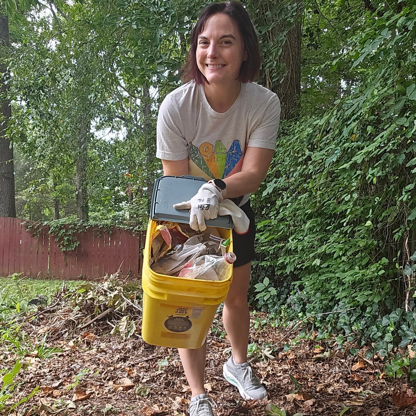 Quick lunchtime cleanup to set the tone for the week - Empathy and Concern for Others and The Planet.
Tell the others!!!
#TrashCleanup #LoveYourNeighborhood #ProtectNature #NeighborhoodCleanup #NeighborhoodPride #EastCharlotte #ProtectOurWaterways