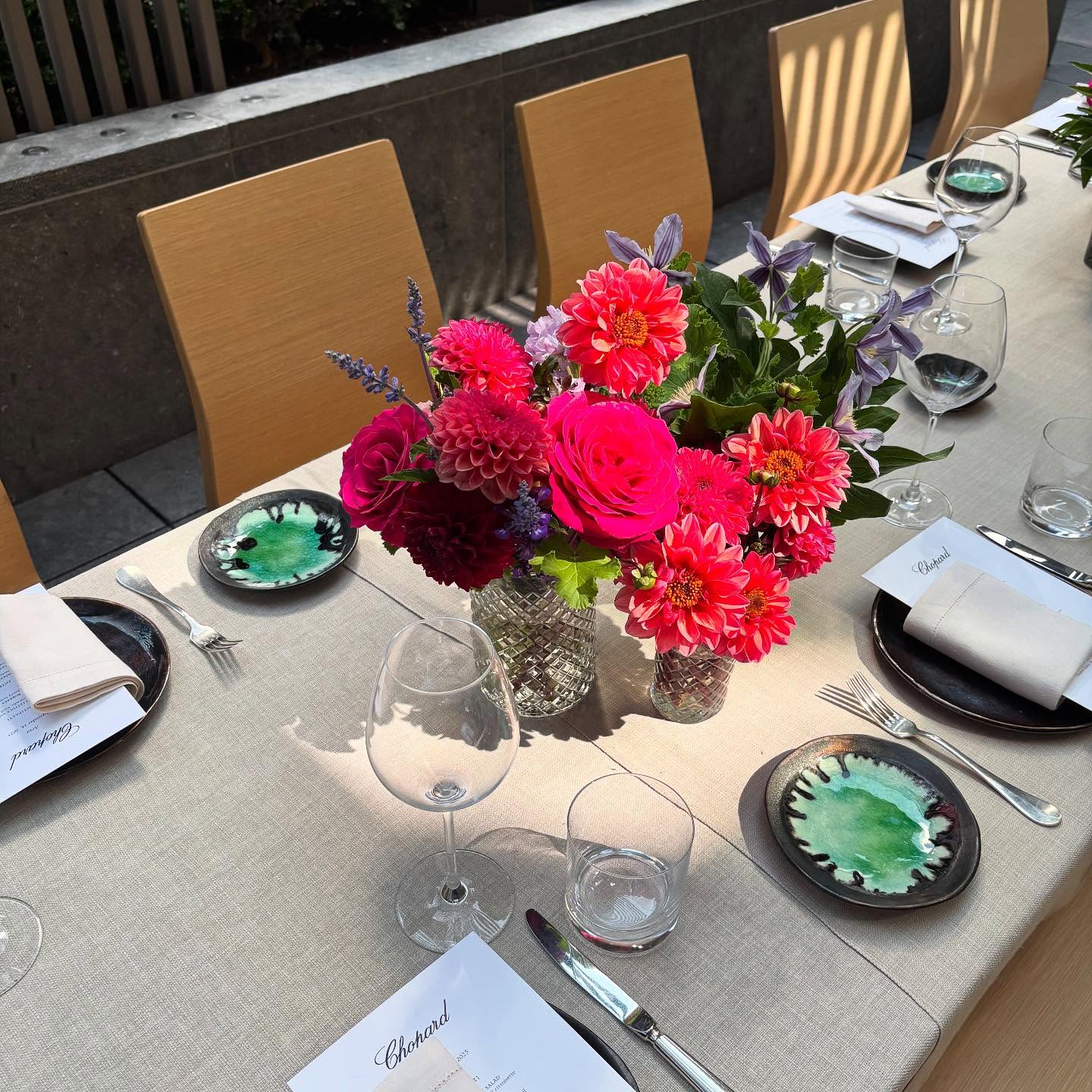 Sunday lunch at the @aman with @chopard đ¸ #dahlias #roses #delphinium #salvia #geranium #clematis #chopard #aman #flowerpower #floralfix #flowerstagram #floraldesign #nycflowers #frenchflorist #artisanfleuriste #luxuryflowers #retailflowers #elegantflowers #nycflowerbouquets #classyflowers #giftflowers #lusciousflowers #subscriptionflowers #beautifulflowers #internatrionalflorist #nycflowers
