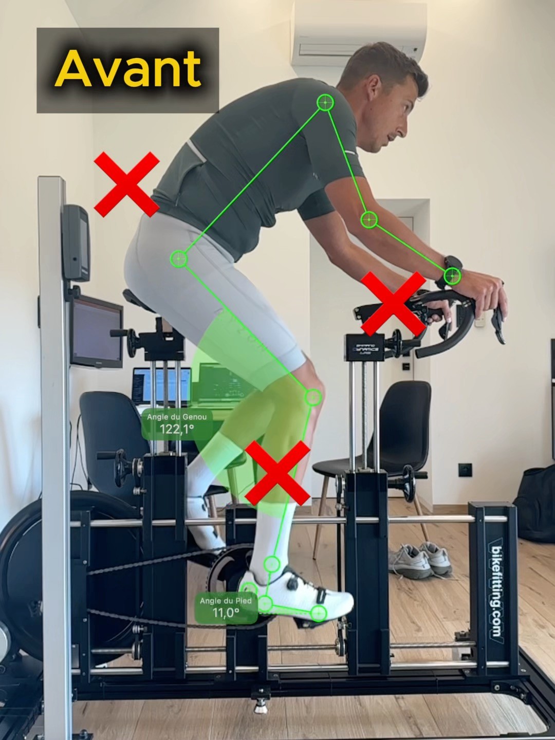 🚴♂️ **Avant / Après : Quand une bonne position change tout !**
Tu ressens des douleurs, de l’inconfort ou un pédalage un peu raide ?
👉 Parfois, il suffit de **3 ajustements simples** pour retrouver du confort et de l’efficacité sur le vélo.
📏 Recul de selle, position du guidon, mouvement de cheville…
🔧 Une bonne posture, ça fait la différence dès les premiers coups de pédale !
#vélo #conseilvélo #bikefit #cyclisme #bienêtre #movinity #avantapres