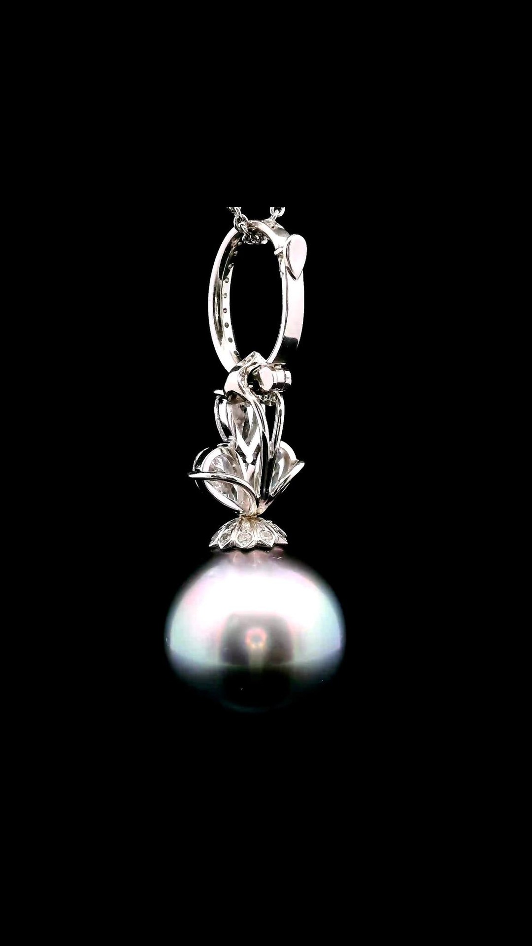 This rare Tahitian pearl enhancer pendant, accented with 1.62 carats of natural diamonds, was crafted in our workshop for a client who values elegance, individuality and quality. Each curve, each setting was shaped by hand—a labour of love and artistry.
We’re honoured to bring visions like this to life right here in Adelaide.
What would your dream piece look like?
#AdelaideJewellers #TahitianPearl #HighJewellery #BespokeDesign #HandcraftedLuxury #MartinRogersJewellers