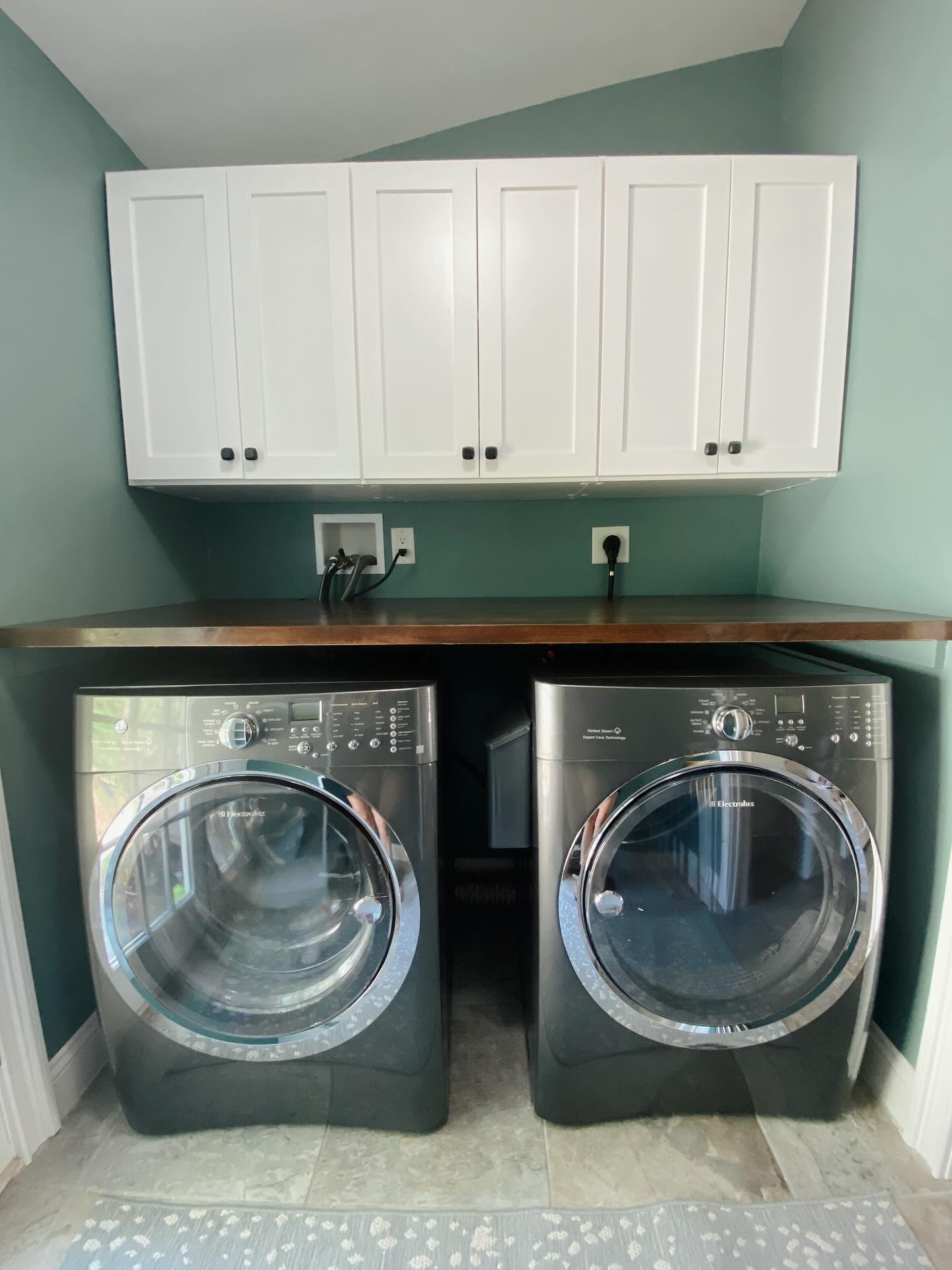 Laundry Room makeover! We customized this butcher block countertop for this space and changed the paint color and Wow!!!!
#laundryroom #makeover #butcherblock #stain #paint #beforeandafter