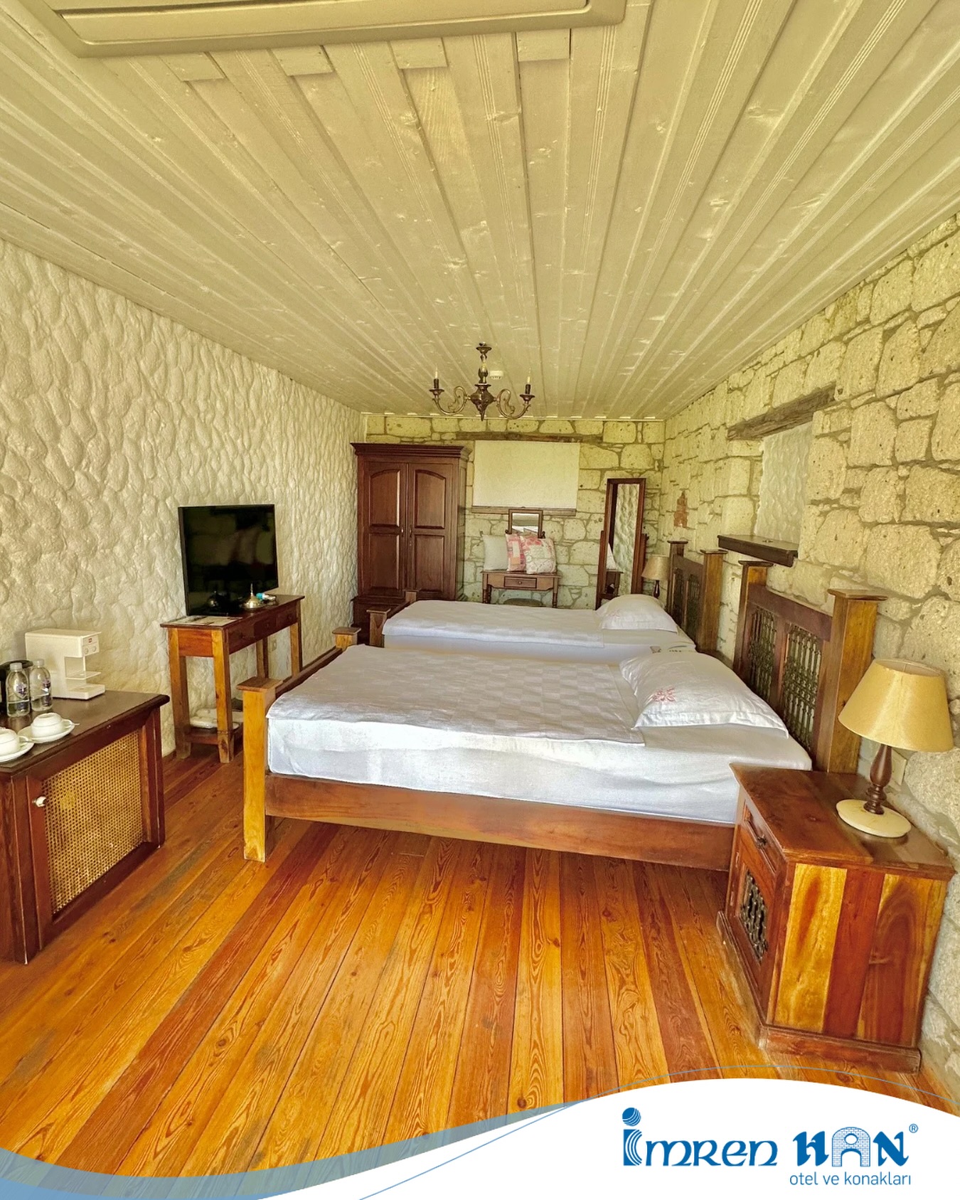 Bahçe keyfi yaşamak istiyorum ama ayrı yatak tercih ediyorum diyenler için Bahçe Katı Çift Yatak🎉✨
Alaçatının merkezinde bulunan , çarşısına ve sokaklarına yürüme mesafesinde olan İmrenHan otel ve konakları; kargaşadan uzak, odanızın balkonundan Alaçatı manzarasını izleyebildiğiniz ve bahçesinde kendinizi doğanın içindeymiş gibi hissedebileceğiniz yer.🍃☀️
0 ( 232 ) 716 6002
0 ( 539 ) 664 3000
Numaralarından rezervasyon yaptırabilirsiniz.🤍🔔