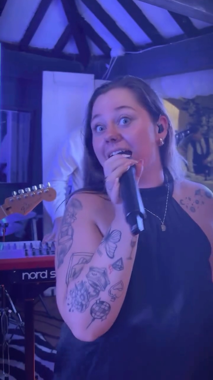 Simone & Joey ✨
What a night! Simone & Joey came all the way from London to tie the knot at the stunning @trudderlodge and we had so much fun keeping the crowd entertained into the little hours. A beautiful setting and fabulous people! (Not to mention fab food from @andrew_holmes_catering keeping everyone fuelled up for a night in the tiles!)🔥❤️
#irishweddingband #weddingbandireland #irishwedding #weddingband #irishweddings #weddingbandsireland #weddingmusicireland #irishweddingbands #weddingmusic #irishband