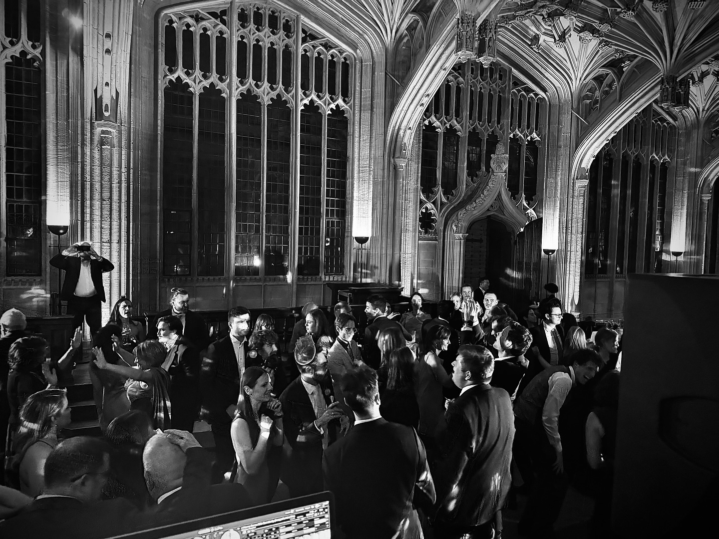 @matt_bowler_dj dropping another huge International set for @sugarbumps_events, bringing joy to @bodleianlibraryweddings plus we’re sending a big shout out to @tec_oxford for the lighting and audio, and love to the wonders over at @oxfordfinedining #teamwork #magic #dreamwork #oxford