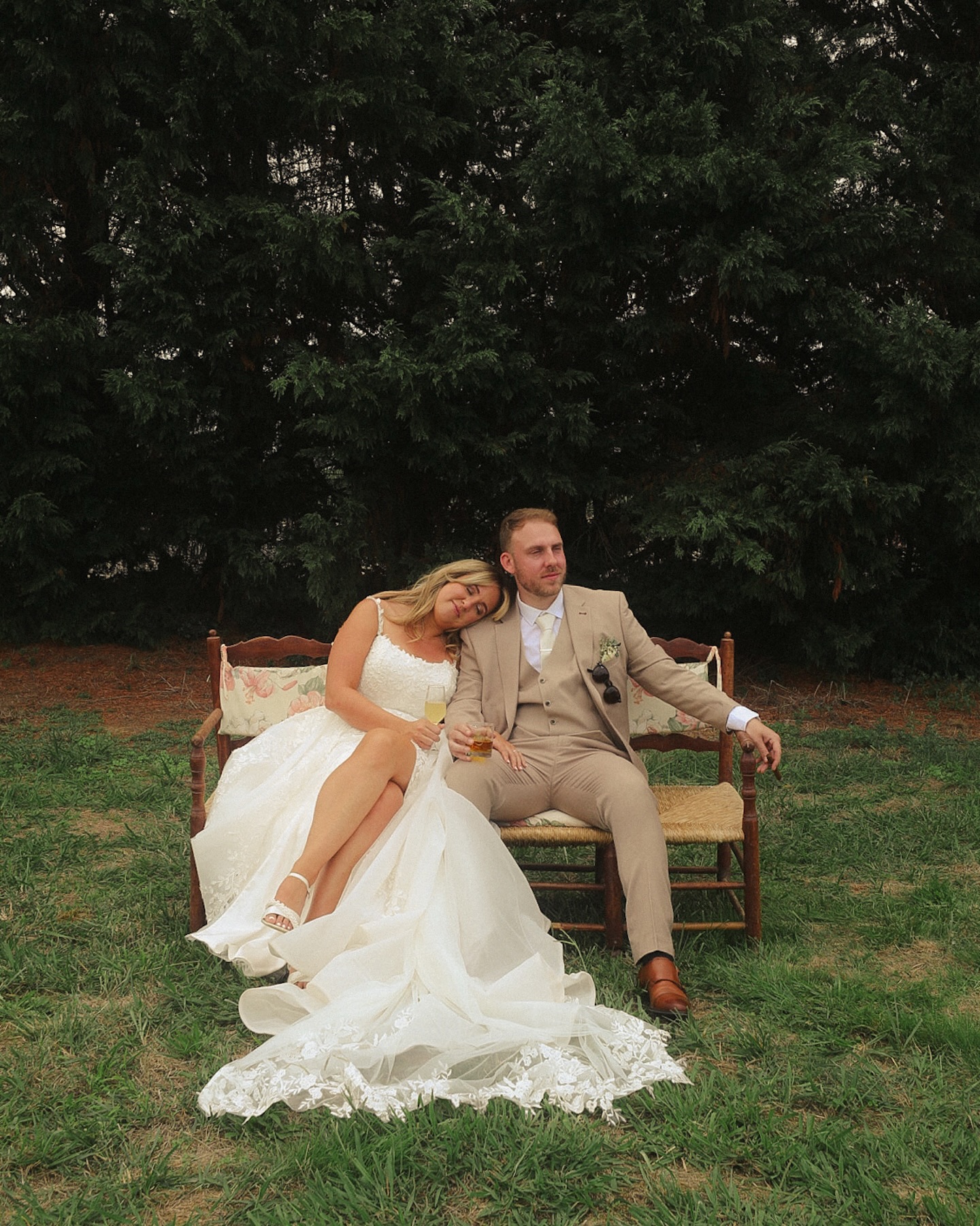 ✨🇫🇷 THE SHERRITT’S 🇫🇷✨
What a blessing to spend 3 days celebrating these two and their lovely families! Yesterday was SO special - Tash & Gav arrived in Grandad’s Triumph Spitfire to their friends and family waiting with tambourines, married in the fields surrounded by vineyards and danced the night away, all on the family property in France! So personal and emotional 🥹
Thank you so much for having us already, now let’s have a pool party for day 3!!! 🎉 still so much to come! 📸
Venue: @agaillutgers
Photography: @groovyoctopusmedia
Videography: @groovyoctopusmedia
Wedding Planner: @greenlily_events
Hair: @hairstylist_annie
Makeup: @sarah_rees_mua
Catering: @farm_to_table_by_louisa
Saxophone: @lou_saxophone