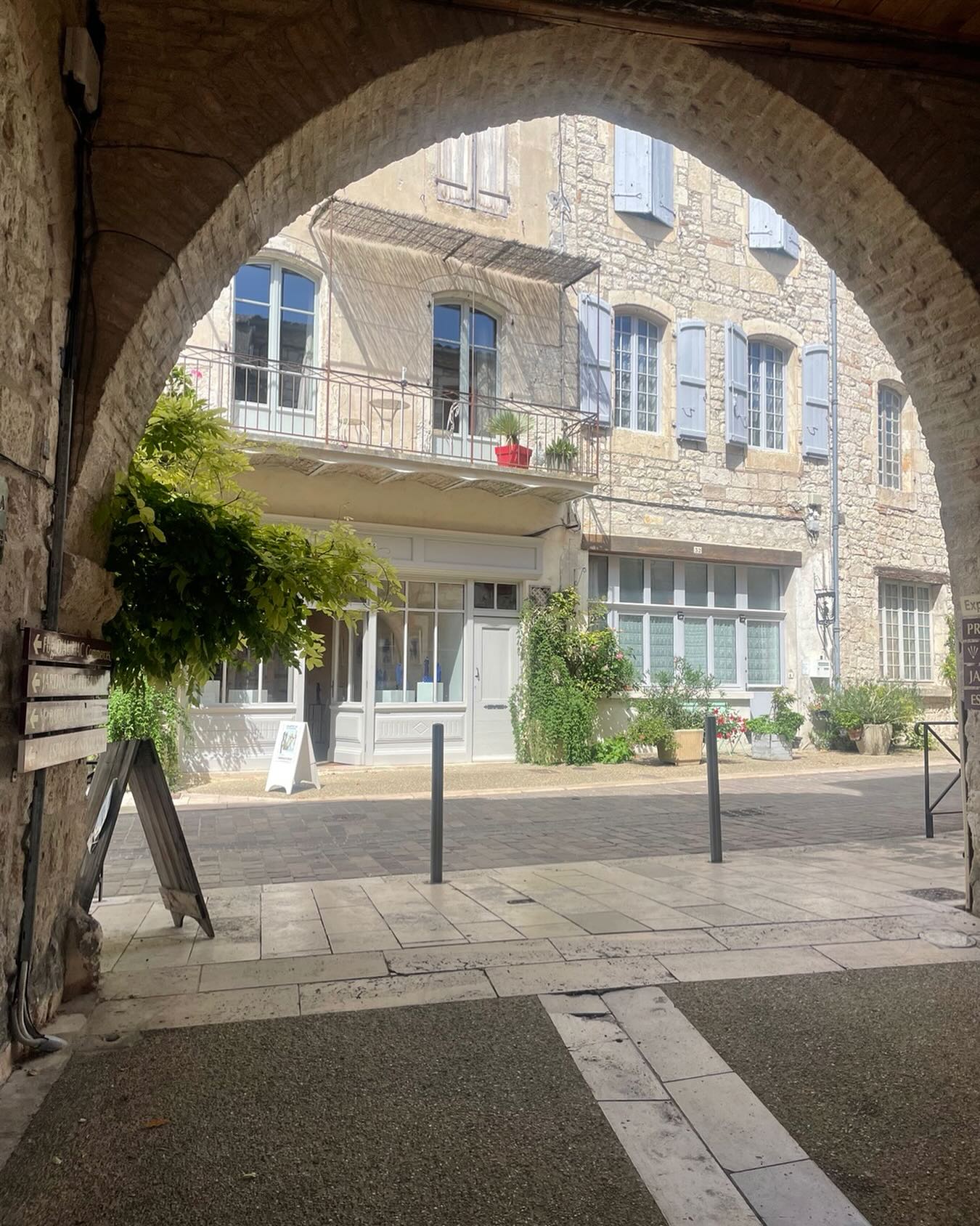 It was only recently that I came to appreciate the skill that goes into building a stone wall, it’s quite a craft. The window shutters and the calming pale shades all work together so well yet seemingly effortlessly incidental so often typical of French architecture