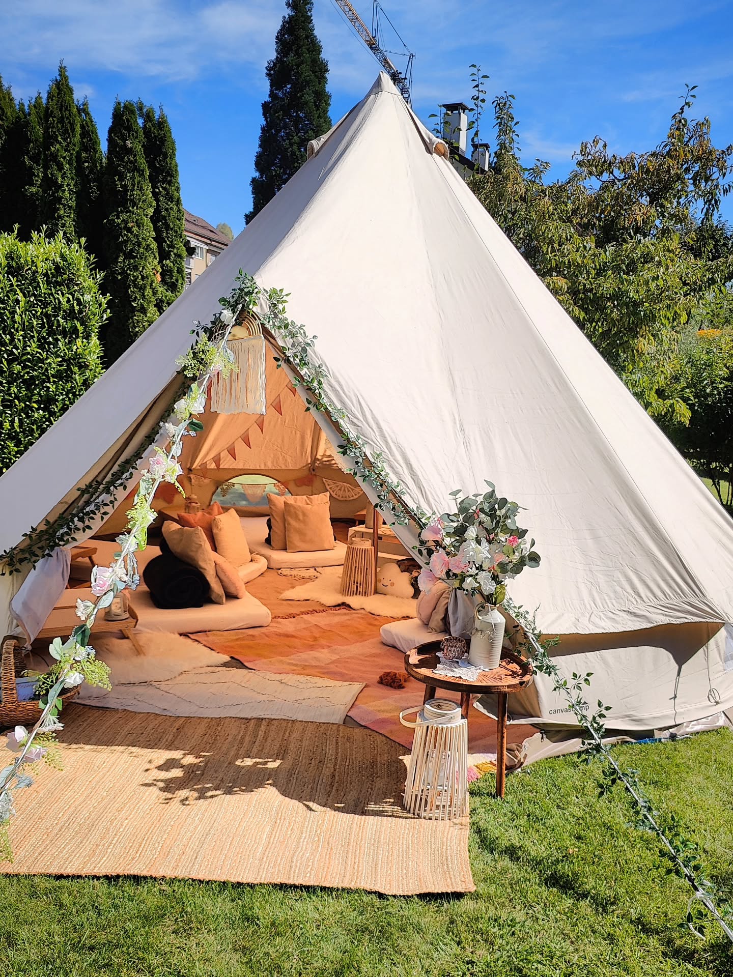 A rainstorm and an outdoor sleepover will never be the best of friends. Especially in September in Switzerland, you can never bet on a stable weather forecast allowing 7 little darlings to enjoy a birthday adventure outside in nature.
But luck was on our side! Up until the very day of the party the world seemed to drown in rain, and on the day after the party, the rain crept back in again. HOWEVER on HER big day, the sun, moon and all stars were aligned for this late and quite magical summer birthday extraordinaire.
.
.
#luckygirls #girlsdream #timeforadventure #outdoorpartydecor #imtipi #kidsbirthdayzurich #zurichkids #kidsinzurich #küsnacht #goldcoastzurich #pyjamapartyschweiz #sleepoverpartys #pyjamaparty #tipimieten #outdoorliebe #outdoorllove #canvascamp #happy9th