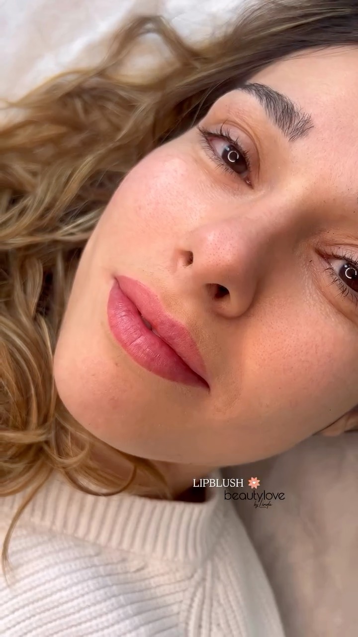 LIPBLUSH 🧡
wie schön ist diese Farbe bitte bei dieser bezaubernden Frau 🥹😍