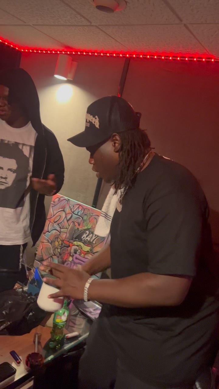 “Nasty Dancer” @saintlamaar @tafia_official out now! 🔥🪩💃
Recorded by @guala2fah 🎙️ at @mmmlabs !
#newmusic